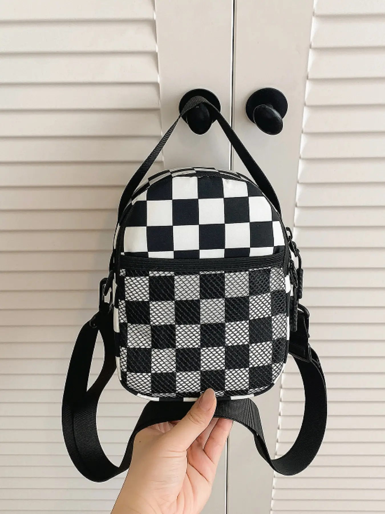 Simple and lightweight checkerboard sling mini bag, with mesh pocket and detachable shoulder strap, casual everyday crossbody bag for commuting