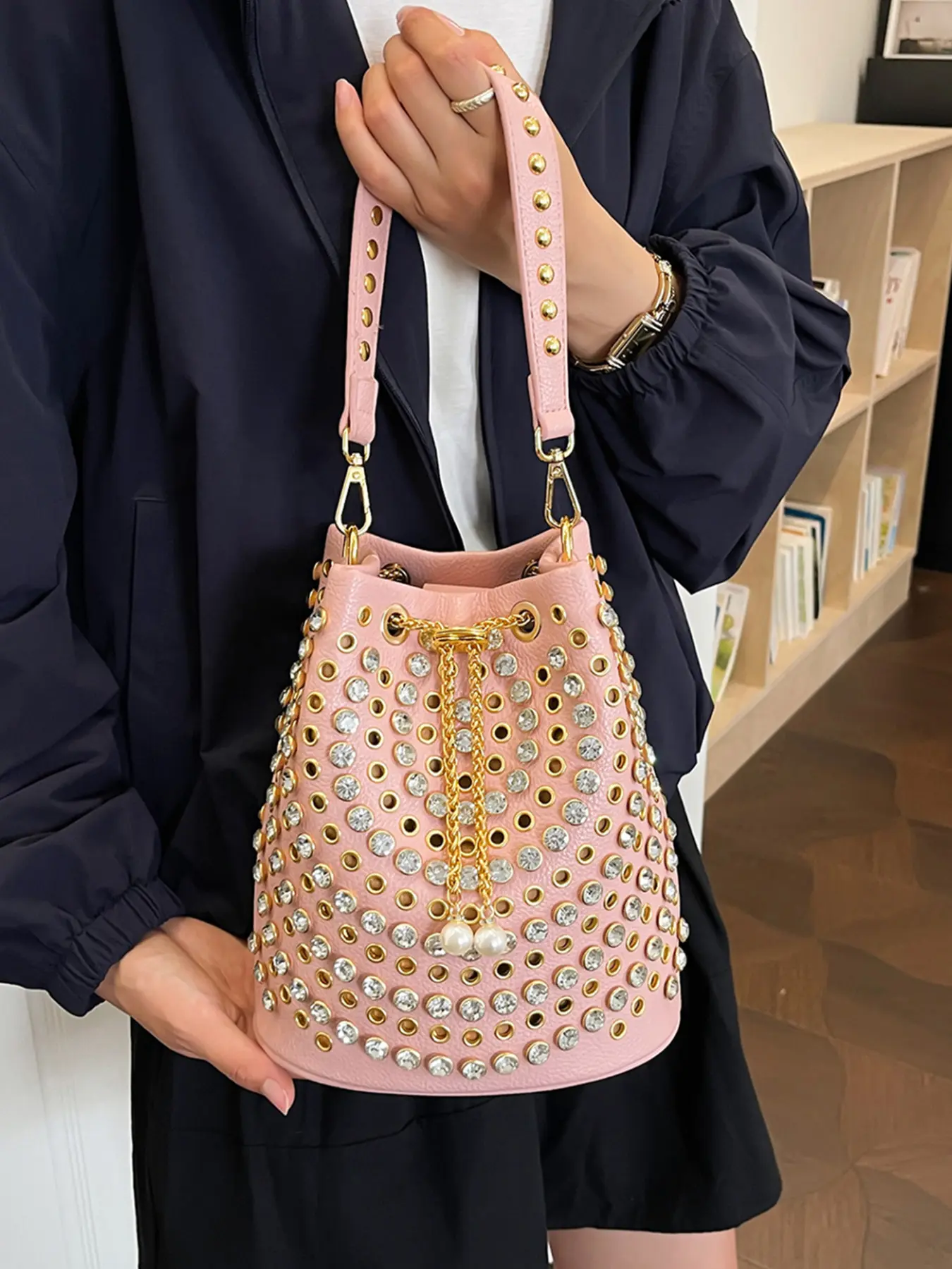 1 Pack Eye‑catching Drawstring Rhinestone Bucket Handbag, Stylish Shoulder Crossbody Bag For Adult Women, Perfect For Weekend Getaways, Dinner Parties, Short Trips And Friend Meetups