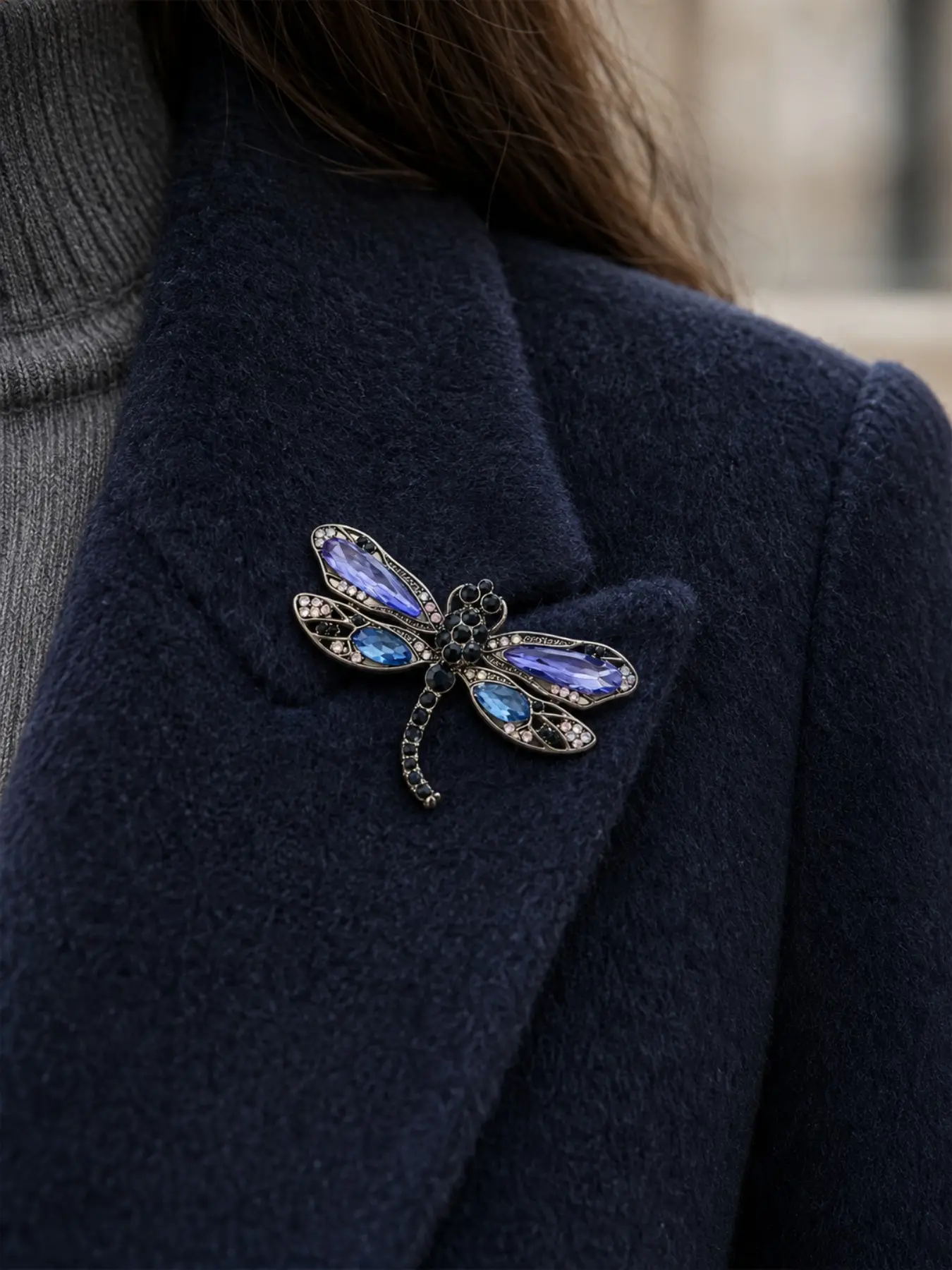 1pc Women's Vintage Blue Purple Crystal Dragonfly Exquisite Brooch Rhinestone Openwork Insect Lapel Pin for Blazer Scarf Dress Daily Wear and Gifting