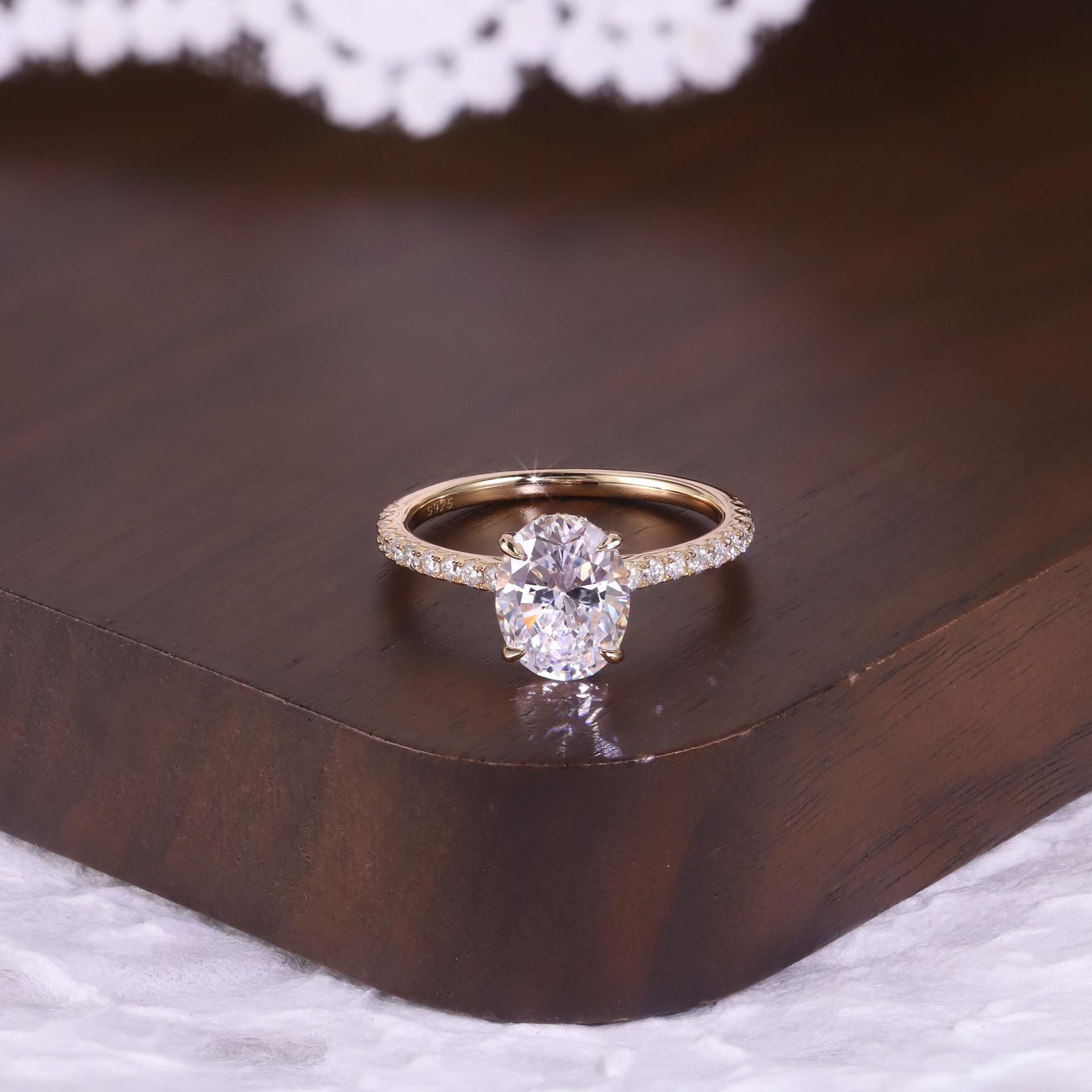 Oval Cut 2.0CT-8.0CT D VVS1 Color Lab-Created Moissanite Ring S925 Sterling Silver 18K Gold Plated for Women Engagement Wedding Luxury Gift, 5 Carat Solitaire Ring, 6 Carat Diamond Ring, Light Luxury Fashion High-end Niche Birthday Gift for Ladies