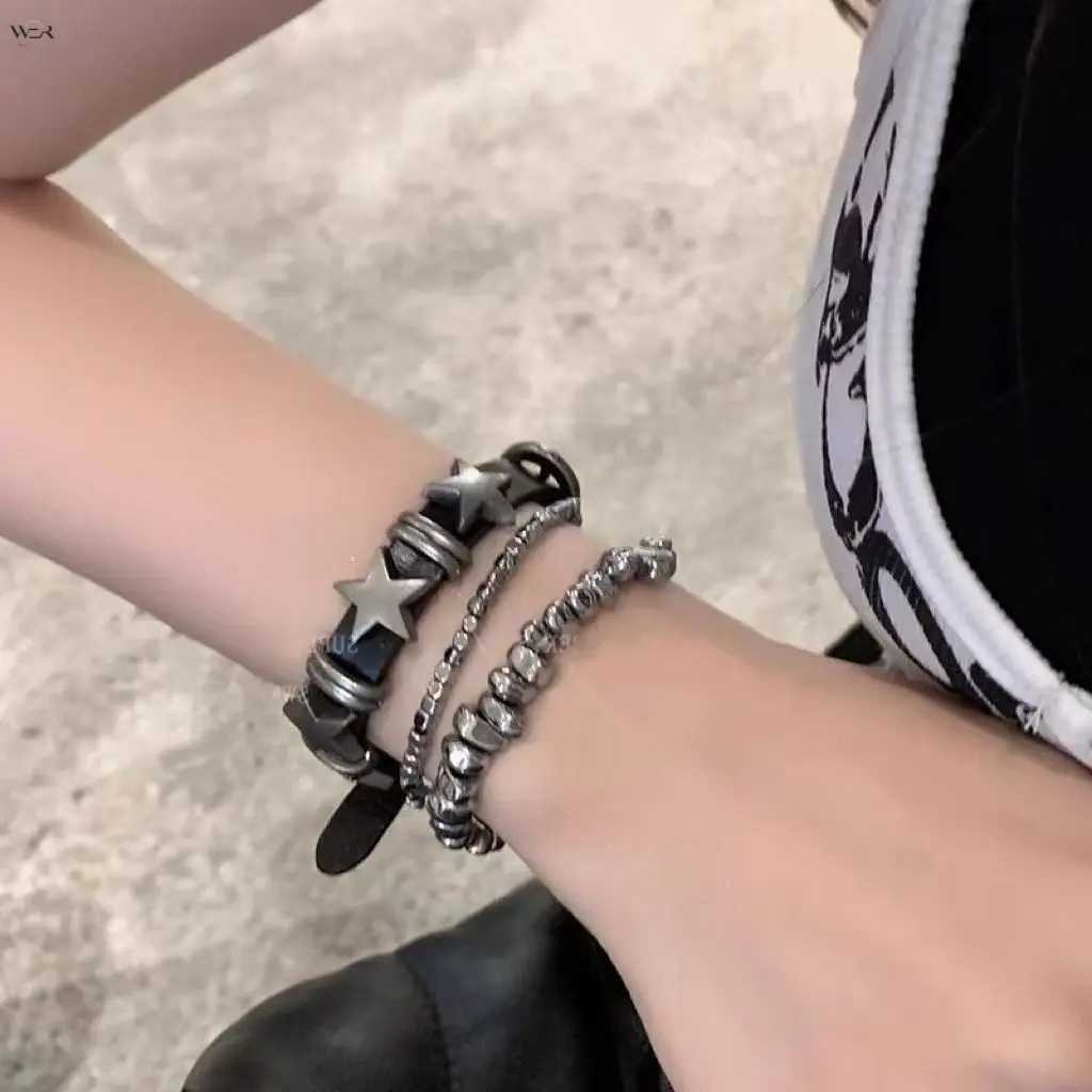 Y2K Gothic Star Leather Bracelet, 25cm Adjustable Black Faux Leather Wristband with Vintage Silver Star Metal Studs, Punk Rock Cool Cuff Bracelet, Grunge Harajuku Street Jewelry Accessory Gift for Teen Girls Women