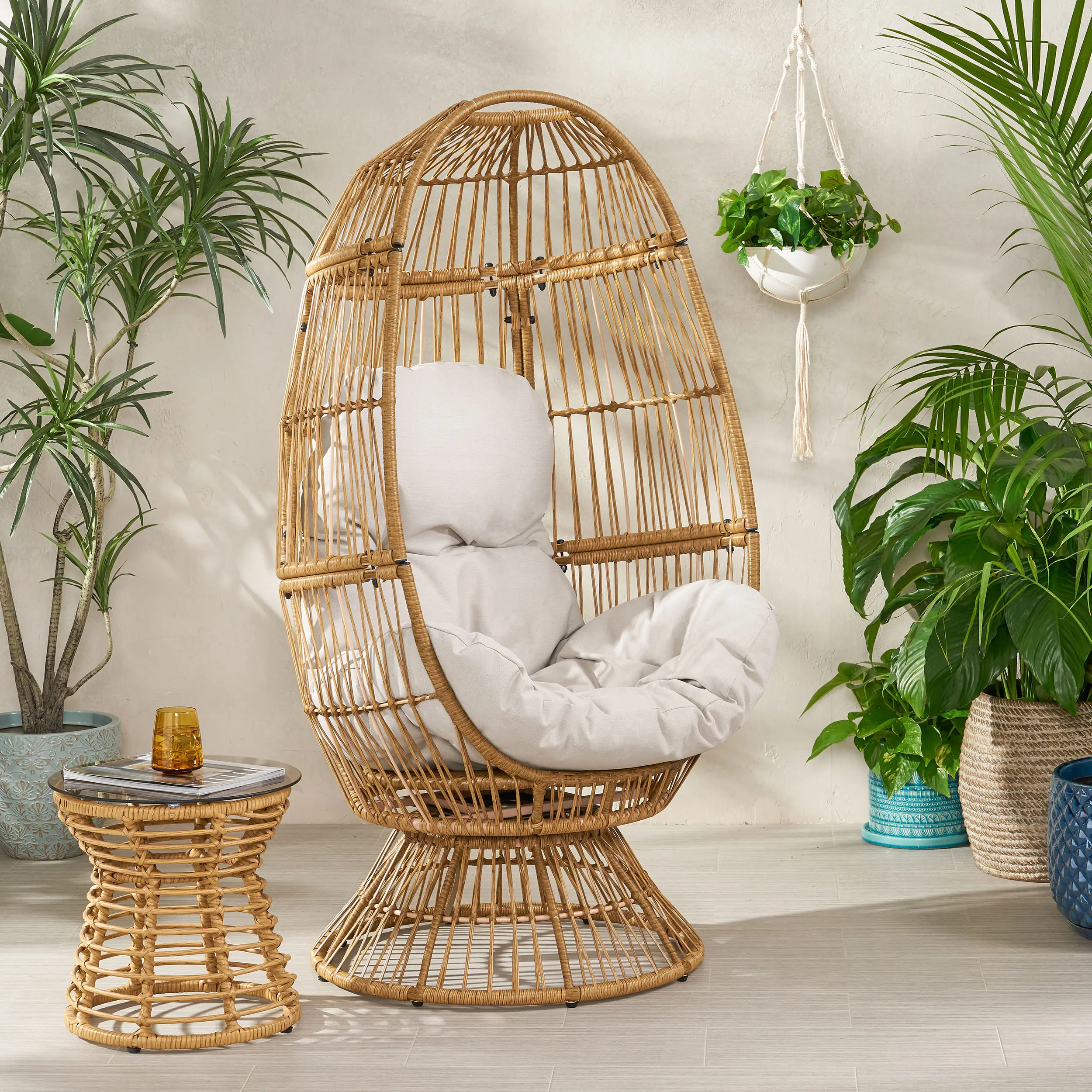 Nokaa Reseda Swivel Patio Egg Chair – Outdoor Basket Chair with 360-Degree Swivel, Woven Polyethylene Rattan, Water-Resistant Cushion, Light Brown, Single Seat for Garden, Poolside, Balcony, Porch