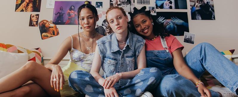 Fashionable 33Pcs Grunge Vintage Punk Necklace Jewelry Set Gothic Earrings Fairy Butterfly Boho Crystal Y2k Cross Pendent Butterfly Heart Choker Goth Stackable Knuckle Rings Adjustable Y2k Accessories for Women Men