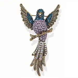 New Retro Colored Full Rhinestone Eagle Brooch for Men and Women's Fashion Cartoon Bird Animal Pin Coat Accessories