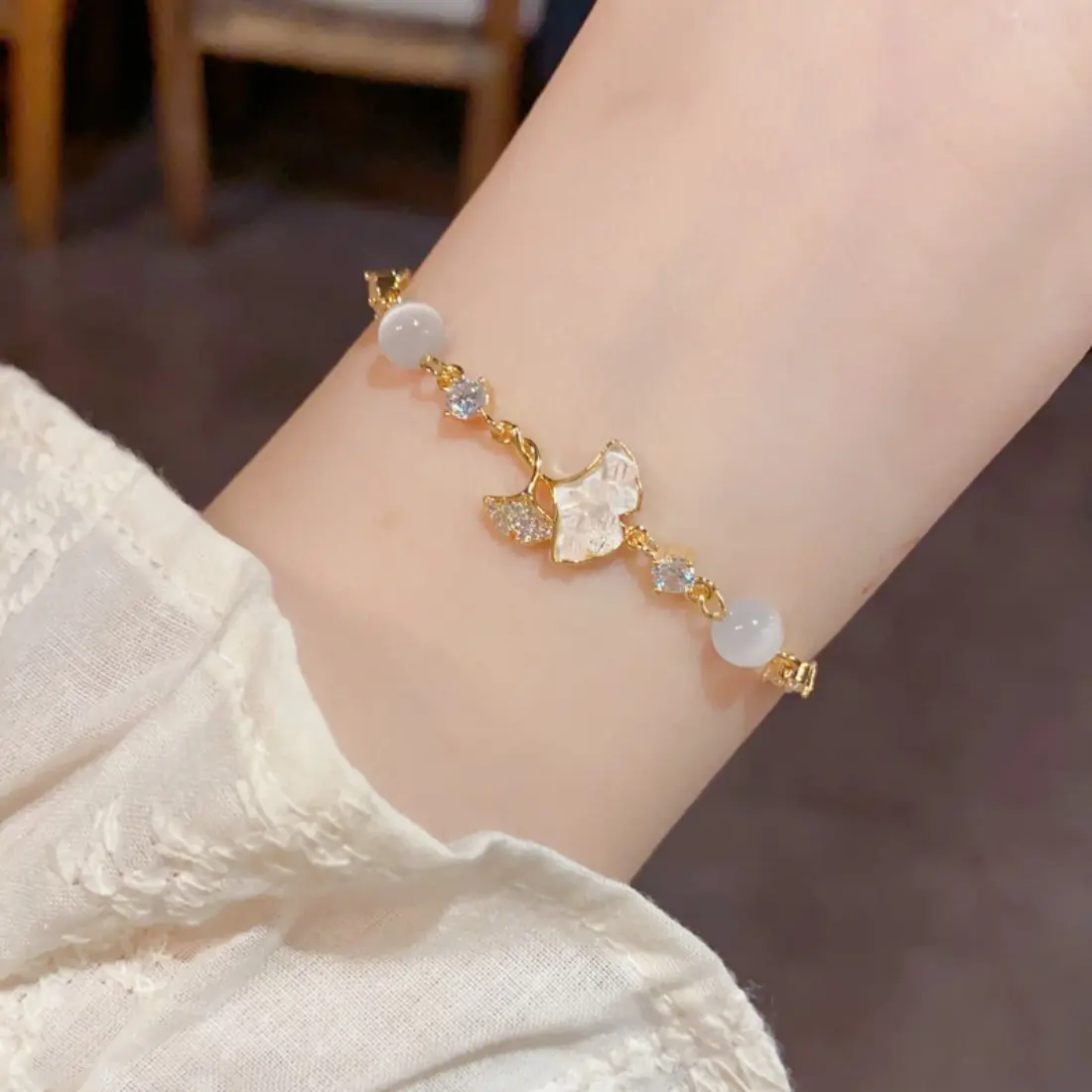 Women Crystal Maple Leaf Opal Bracelet, Fashion Trendy Delicate Minimalist Light Luxury Jewelry, Adjustable Boho Hand Chain for Daily Wear, Beach Vacation & Summer Outfit Accessory Gift