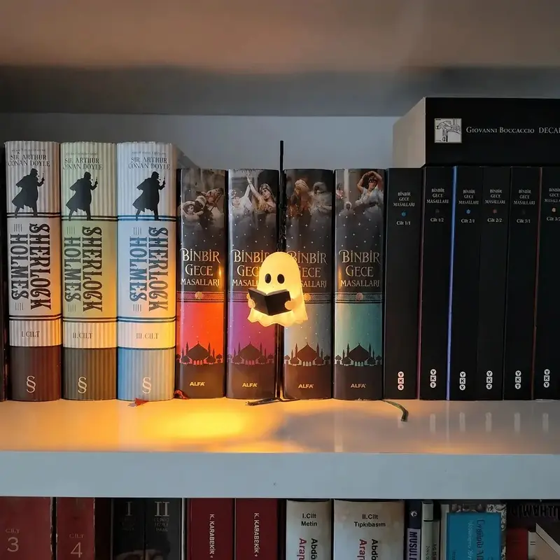 Halloween Library Lantern Shelf Light, Miniature Warm LED Bookshelf Lamp, Vintage Gothic Reading Nook Decor, Spooky Bookcase Night Light for Bedroom, Study & Halloween Party