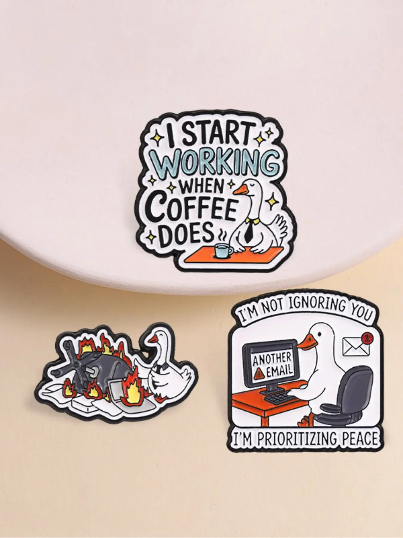 3pcs Funny Office Goose Enamel Pin, Cute Cartoon Goose Work Text Badge, Fashion Backpack Clothing Accessory, Gift for Colleagues