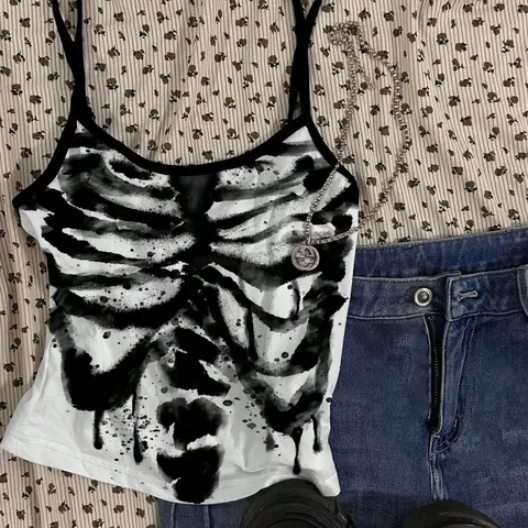 Women’s Slim Cropped Cami Tank Top, Casual Sleeveless Top With Drip Ink Torso Skeleton Print, Suitable For Street, Halloween And Daily Outfits