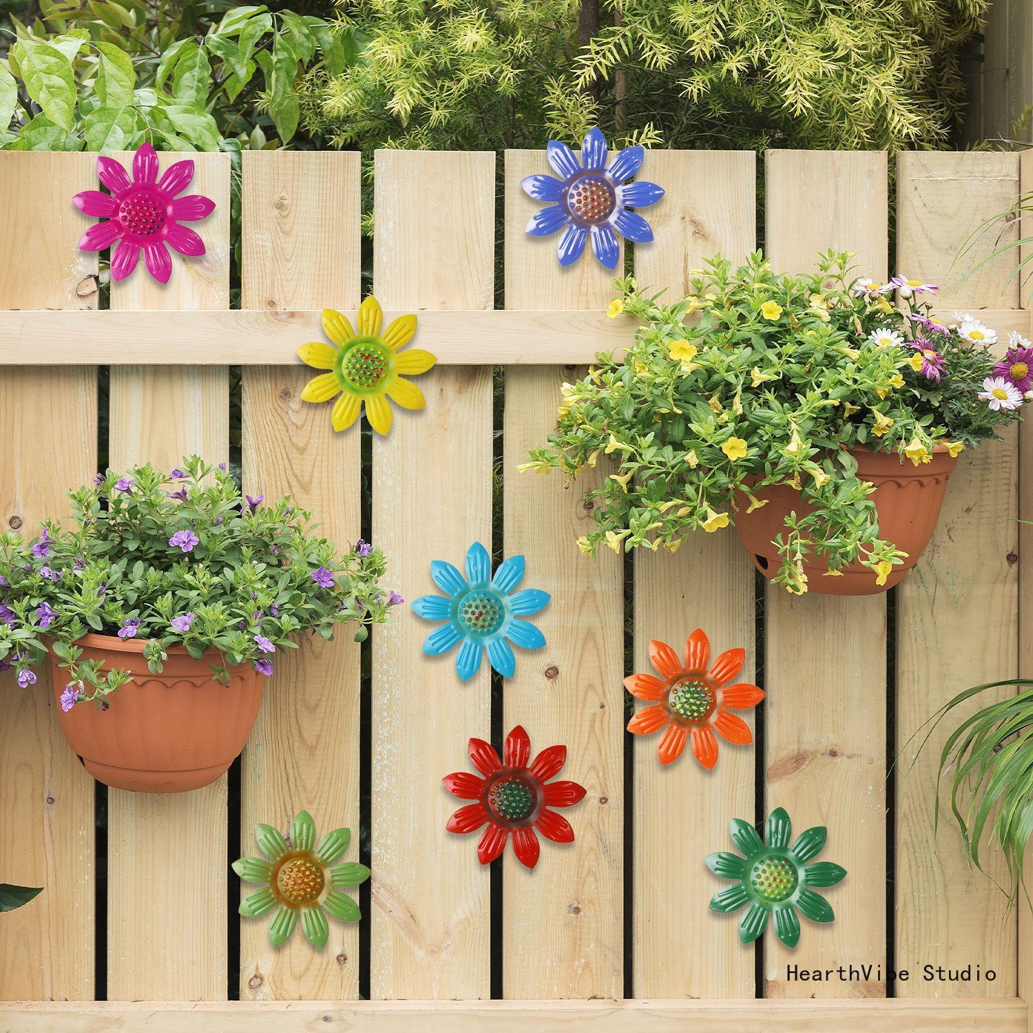 Outdoor Garden & Courtyard Iron Art Wall Hanging — Daisy Motif | Creative Decor & Wall Art for Villas and Landscaping