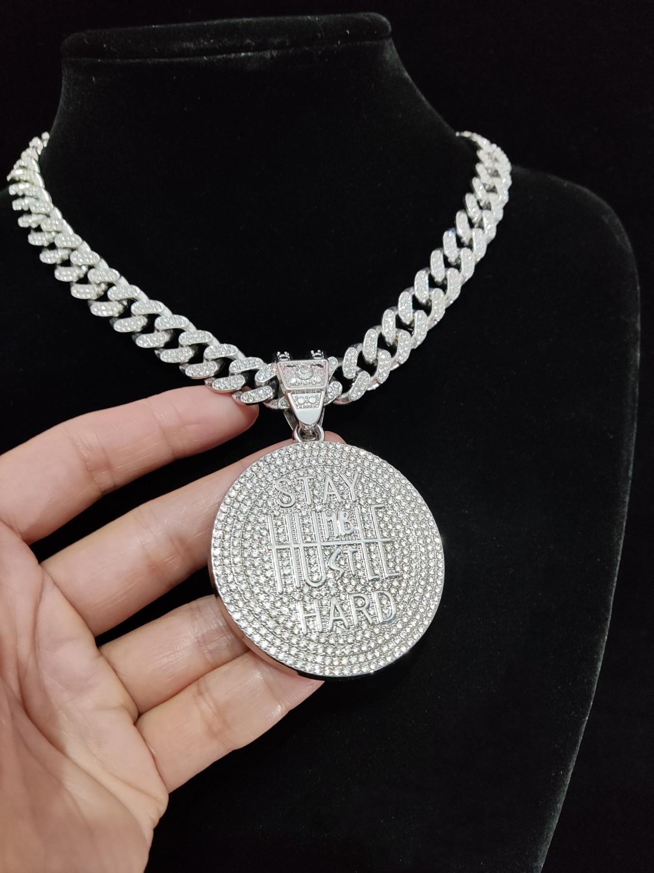 1 Piece Fashion Rhinestone Decorated Round Pendant Initial Necklace for Men & Women, Letter Charm Jewelry for Party, Club, Punk Fashion Accessories for Music Festival, Party Wear, Charms Necklace