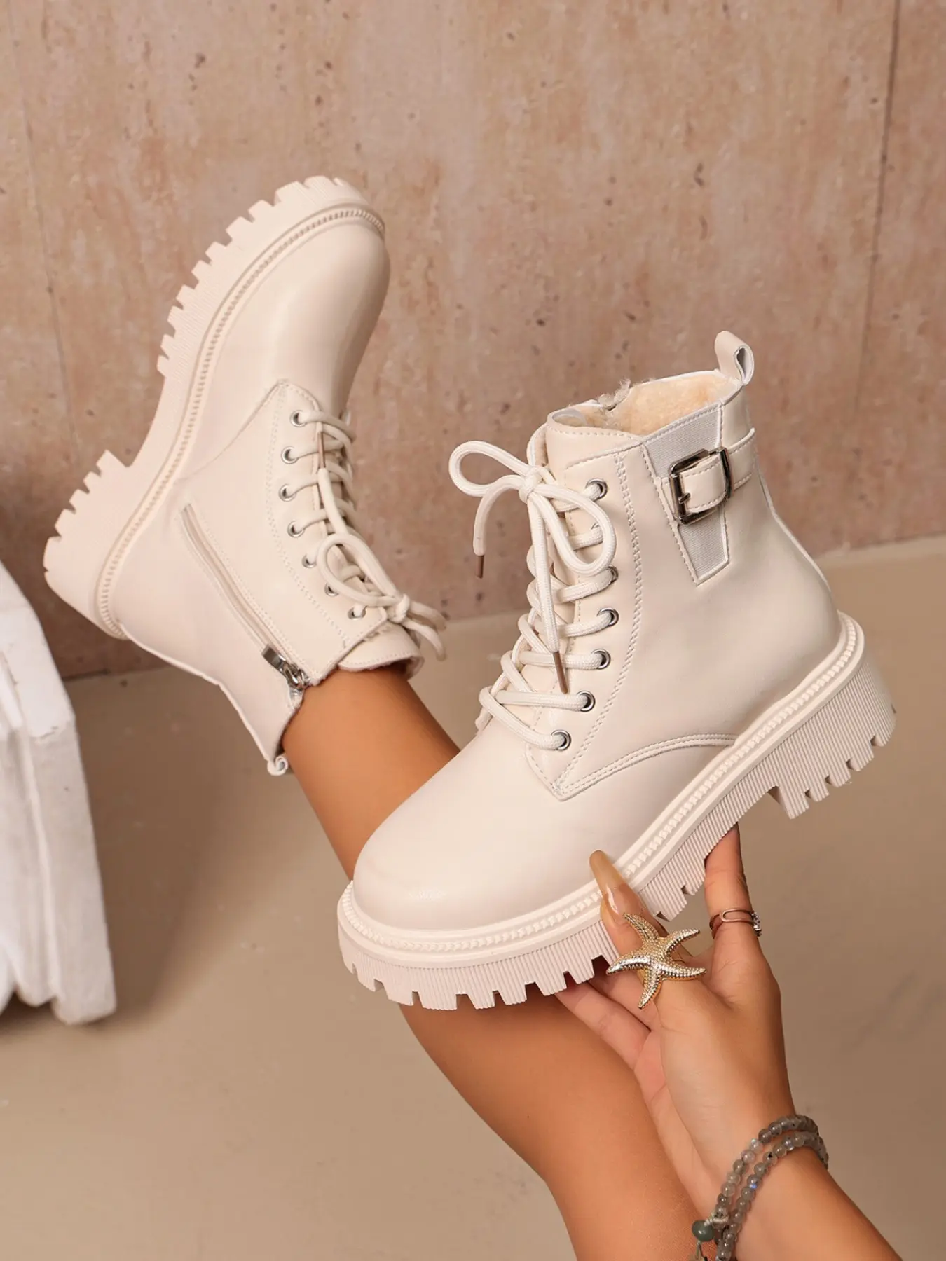 Winter New Fashion Boots, Thick Sole Gear Heel Short Boots, Belt Buckle Decoration, Side Zipper, Soft Lining, Warm and Stylish