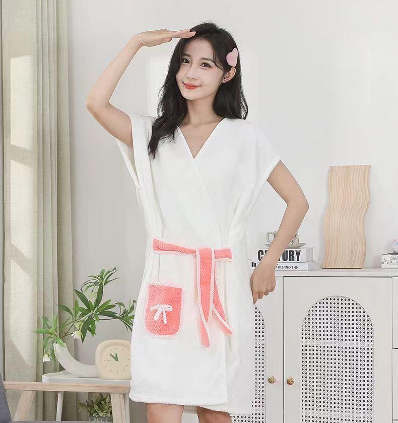 A Super Absorbent, Quick-drying, Wearable Bath Towel. This Adorable and Soft-style Home Bathrobe Is Skin-friendly and Breathable. It Can Be Worn Instantly After Showering Without Sticking to the Body, and It Doesn't Shed Lint. Comfortable and Warm