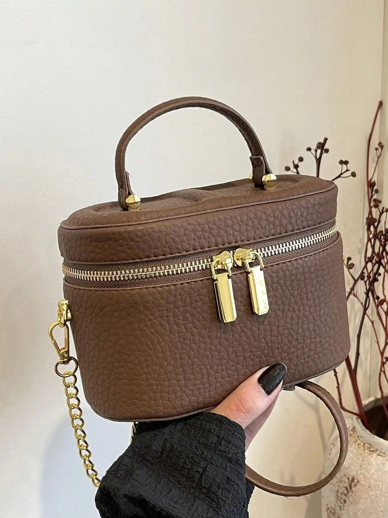 Minimalist Cylinder Handheld Case Bag, Double Zipper Metal Chain Shoulder Crossbody Bag Daily Use, Korean Style Soft Round Box Bag, Vintage Hardware Handbag, Chain Shoulder Clutch, Versatile Commuter Women's Bag, Makeup Bag,Suitable for Work, Shopping