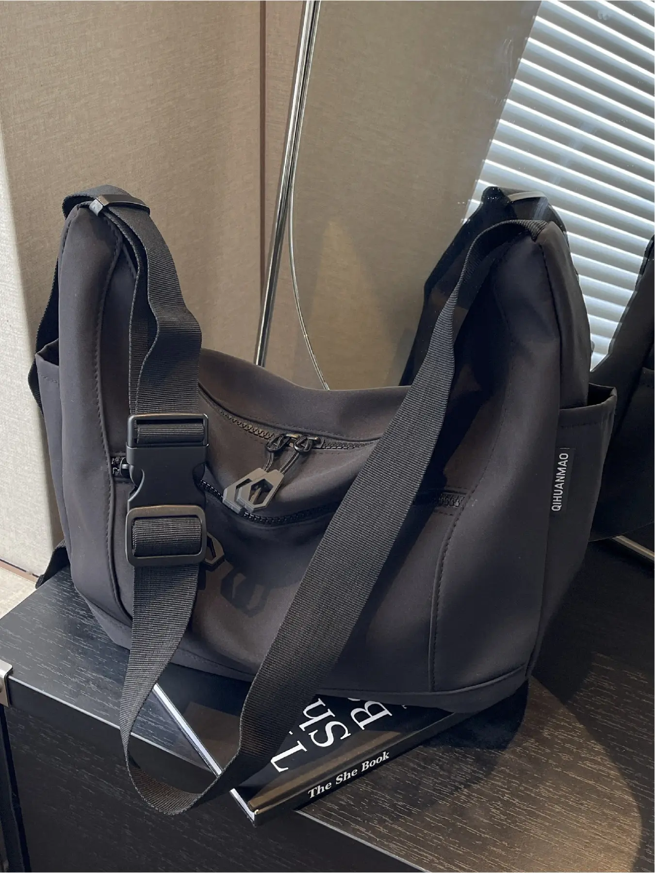 Lightweight Versatile Shoulder Bag with Multiple Pockets, Large Capacity Dumpling Bag for Women, Casual Crossbody Bag for Outdoor Activities