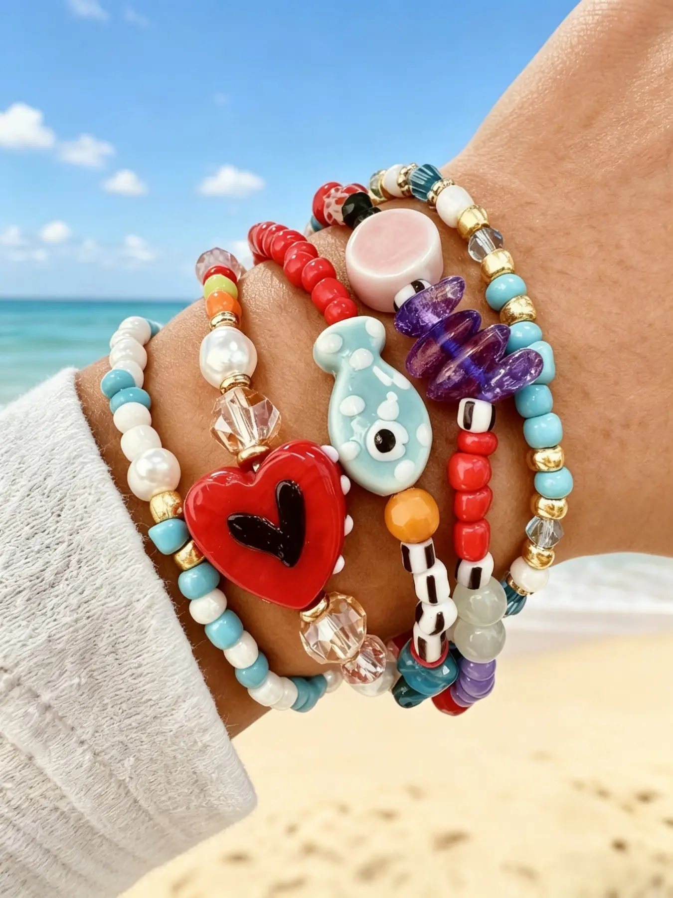 5PCS Women's Y2K Colorful Seed Bead Stretch Bracelet Set, Cute Cartoon Fish & Heart Charm Stackable Wristbands, Boho Rainbow Mixed Beads Hand Jewelry for Teen Girls Summer Party Gift