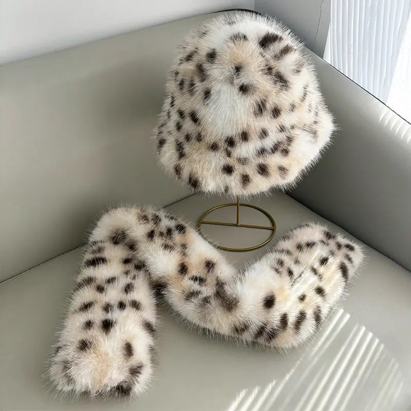 2026 New Women's 2-Piece Faux Lynx Fur Leopard Print Fisherman Beanie & Scarf Set, Fluffy Plush, Face-Flattering Warm Fashion Accessory for Cold Weather Daily Wear