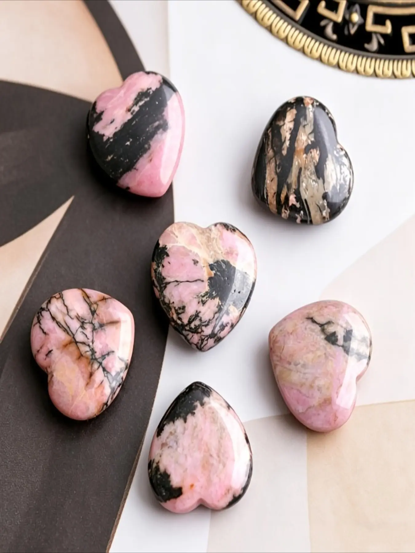 Natural Crystal 6 Pieces, Carved Rose Quartz Heart Ornaments, Pink-Black Veined Crystal Hearts, Smooth Polished Handheld Pieces, Rhodonite Heart Energy Stones, Desktop Decor Accessories, Valentine's Day, Natural Crystal Decorations