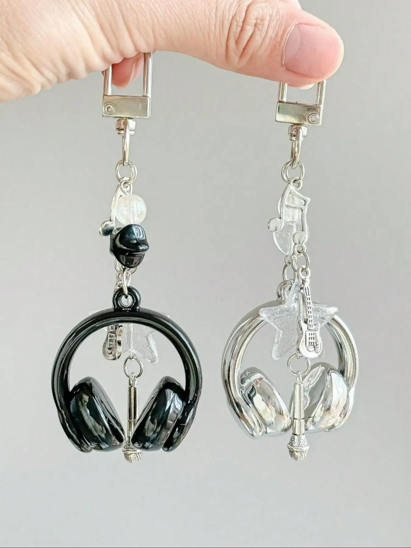 2-Pack Unisex Music Earphone Keychain, Creative Mini Microphone Guitar Note Keychain, Unique Phone Chain Bag, Car Key Holder, Music Festival Gift, Keychain Duo