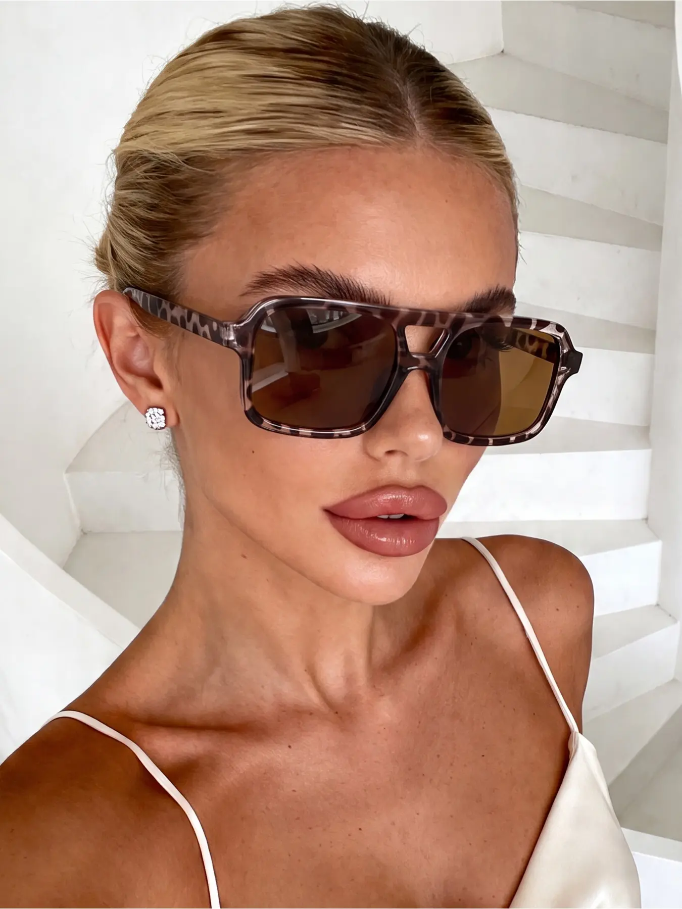 1 pair of men's and women's small frame Bohemian style sunglasses, suitable for daily wear, school, beach trips, and party outfits