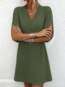 A women's fashionable and casual solid color dress with V-neck pleated bat sleeves, suitable for summer, beach parties, dates, and casual shopping, Casual Wear
