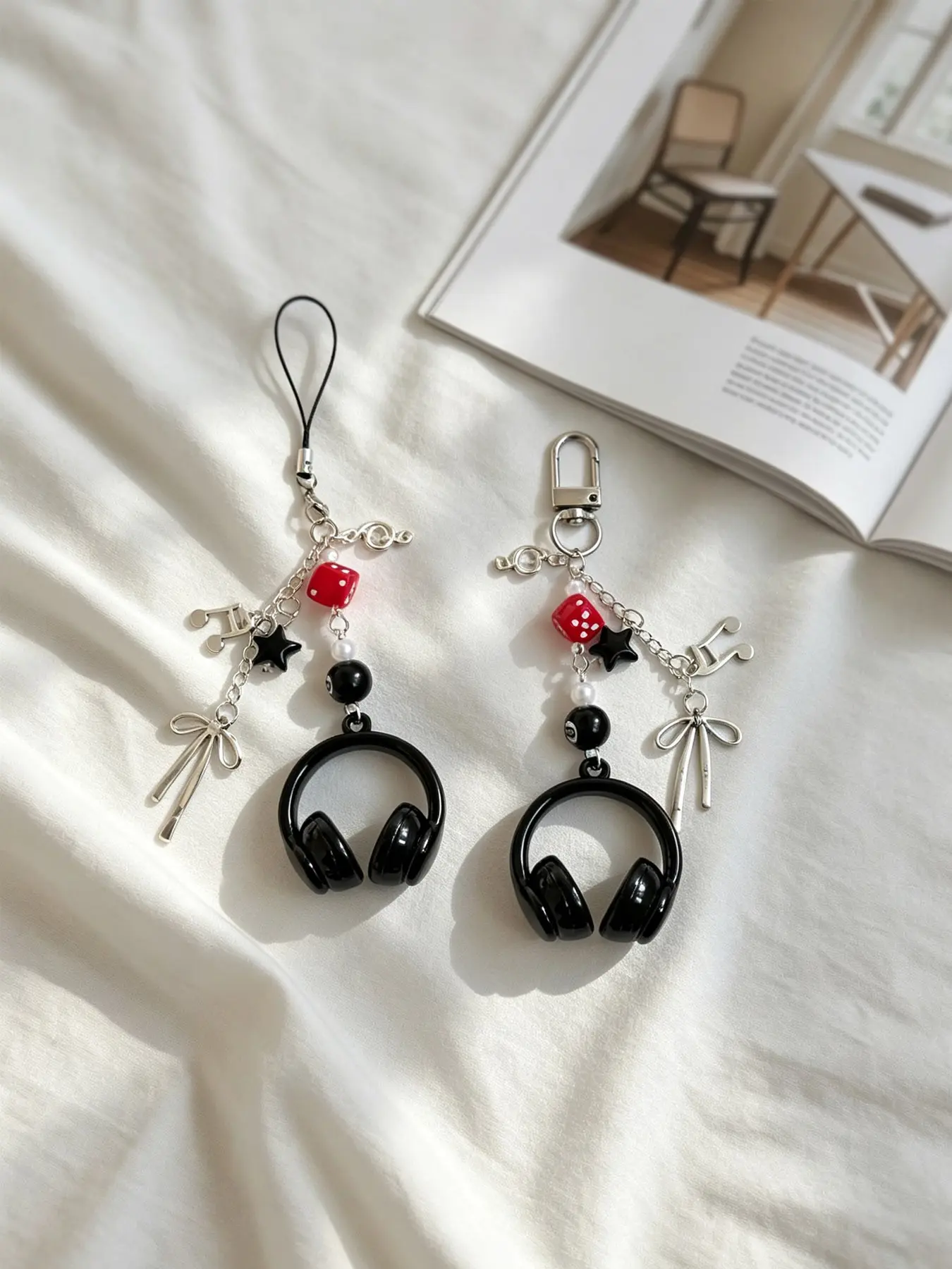 Keychain, Black And Red Contrasting Pendant Mini Simulation Headphones, Black 8 Billiard Balls, Red Dice, Notes, Bow, Black Little Stars, Rock Enthusiast Keychain, Black 8 Ball Dice Mobile Phone Lanyard, Punk Retro Note Bow Pendant, Bag Decoration.