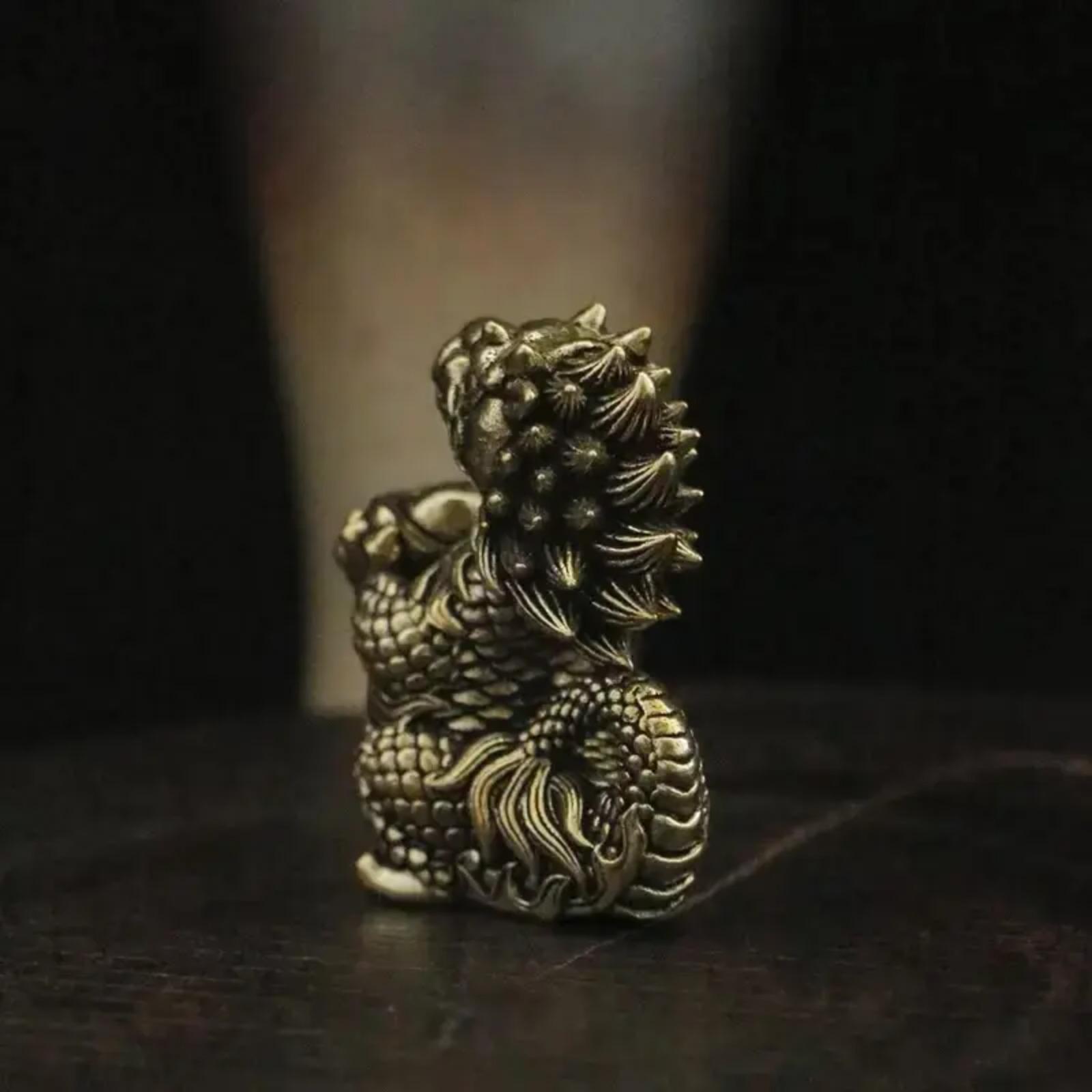 New Chinese Style Vintage Brass Dragon Figurine, Creative Cartoon Fire Dragon Decor, Chinese Zodiac Dragon Desktop Ornament, Distressed Brass Craft for Office Desk, Home Tabletop, Bookshelf Display & Unique Feng Shui Art Decoration