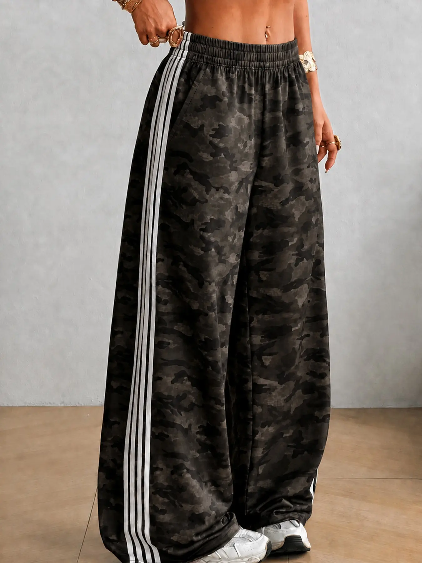 Unisex Camo Stripe Sweatpants, Casual Streetwear, Loose-Fit Long Pants, All-Season Fashion, Trendy Hip-Hop Style, Youthful Campus Wear