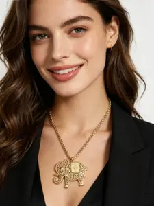 Vintage Hollow Elephant Pendant Necklace, Luxury Animal Charm, Versatile Casual Jewelry, European and American Style