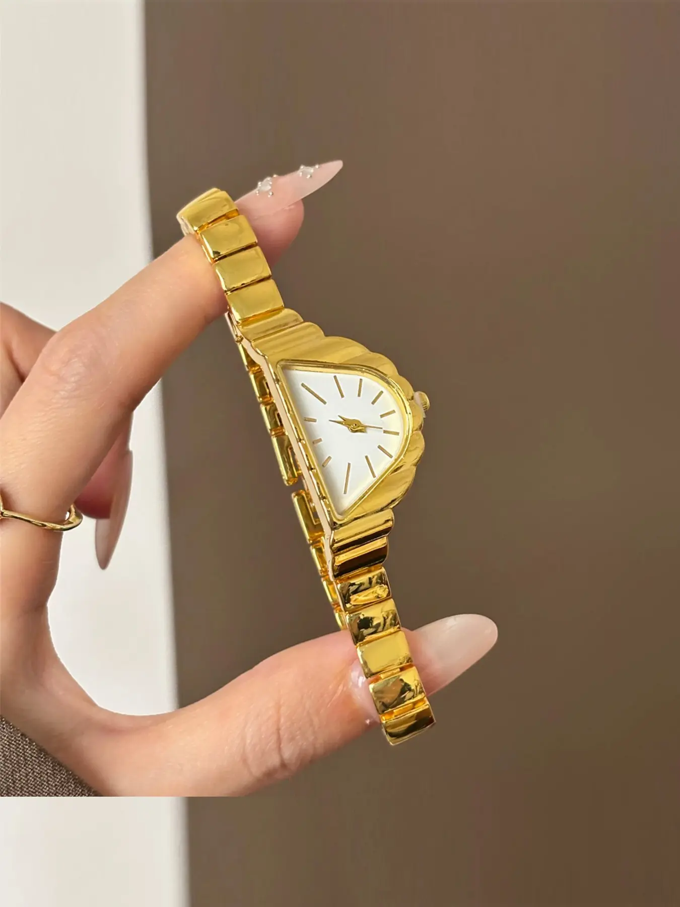 Vintage Crescent Moon Watch for Women, Unique Design Elegant Commuter Timepiece, High-End Precision Analog Quartz Movement, Bracelet Watch