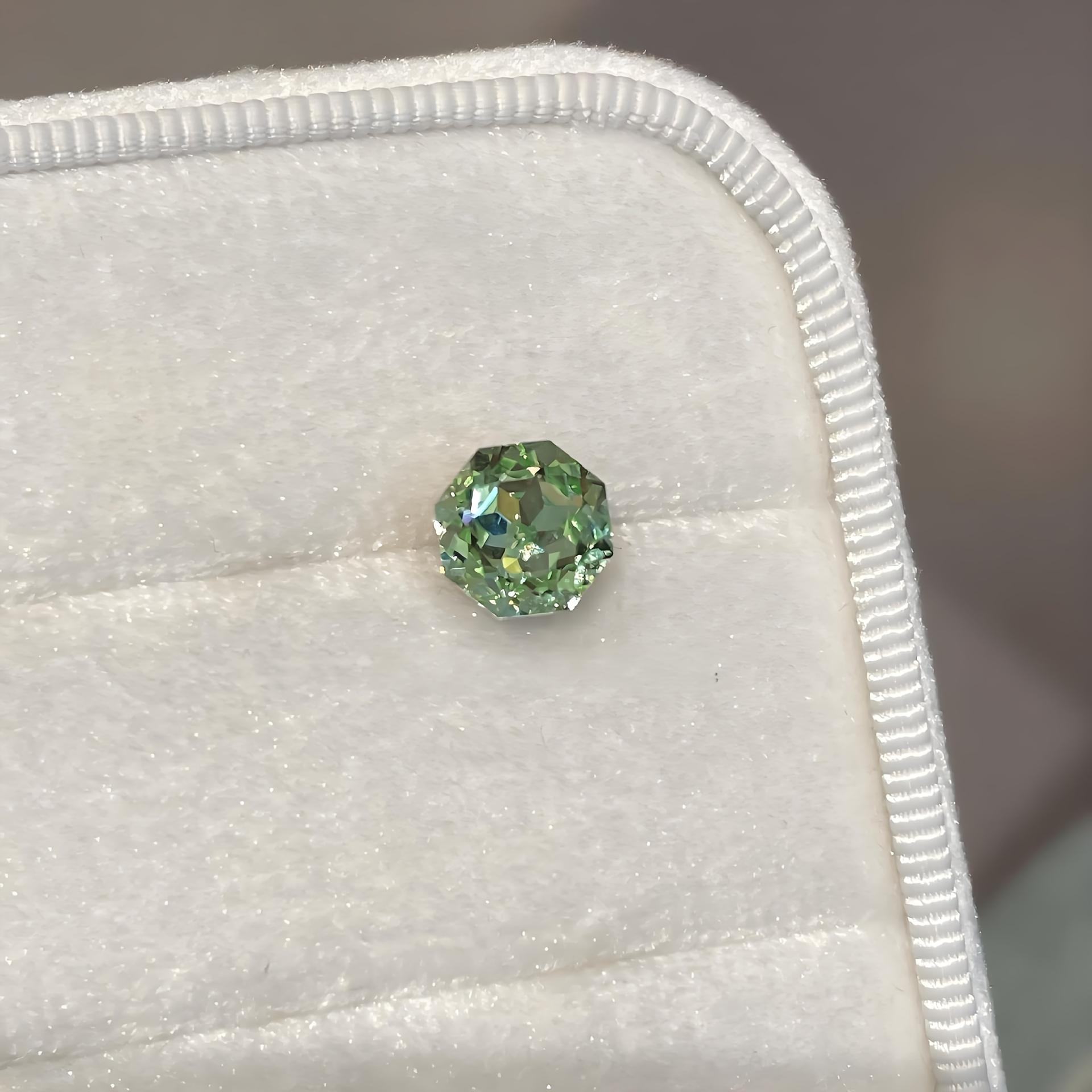 Set of 4 single-sided fashionable green apple stud earrings for women, exquisite and versatile ear cuffs, sweet earrings, bubble earrings, high-end niche stud earrings, suitable for daily casual wear, and as a birthday or holiday gift