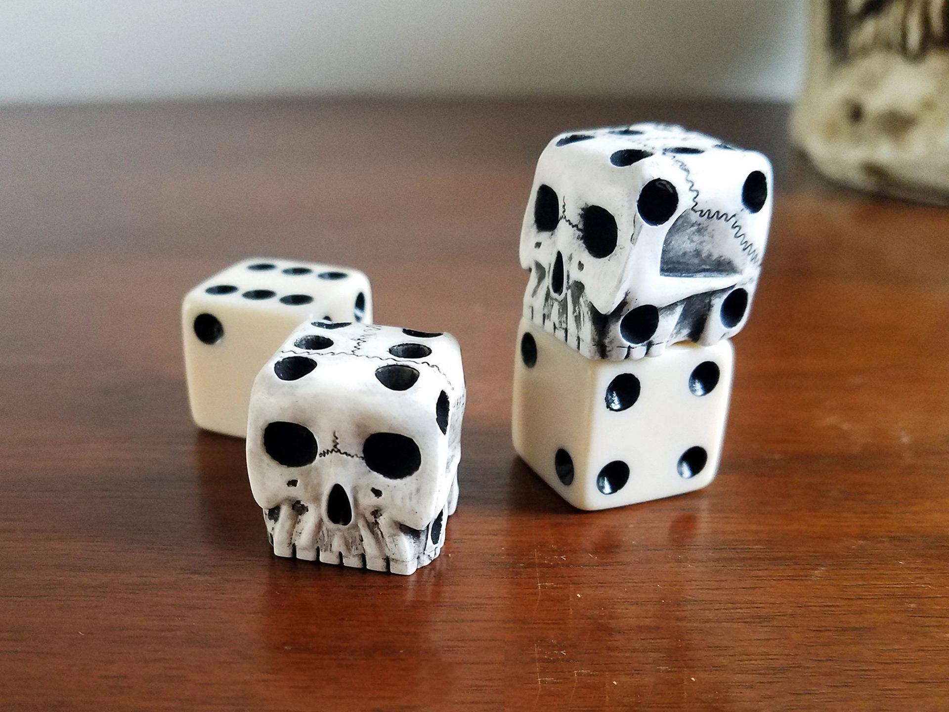 Halloween White Skull Resin Dice Game Leisure Toy Equipment Identity V Demon Mini Set