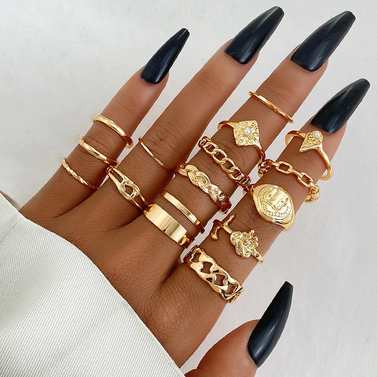 Women's 15-Pcs Gold Stackable Knuckle Rings Set - Boho Vintage Carved Rose, Signet Coin, Chain Band Jewelry, All Seasons Sports & Outdoor Accessory Gift for Daily-Party Use