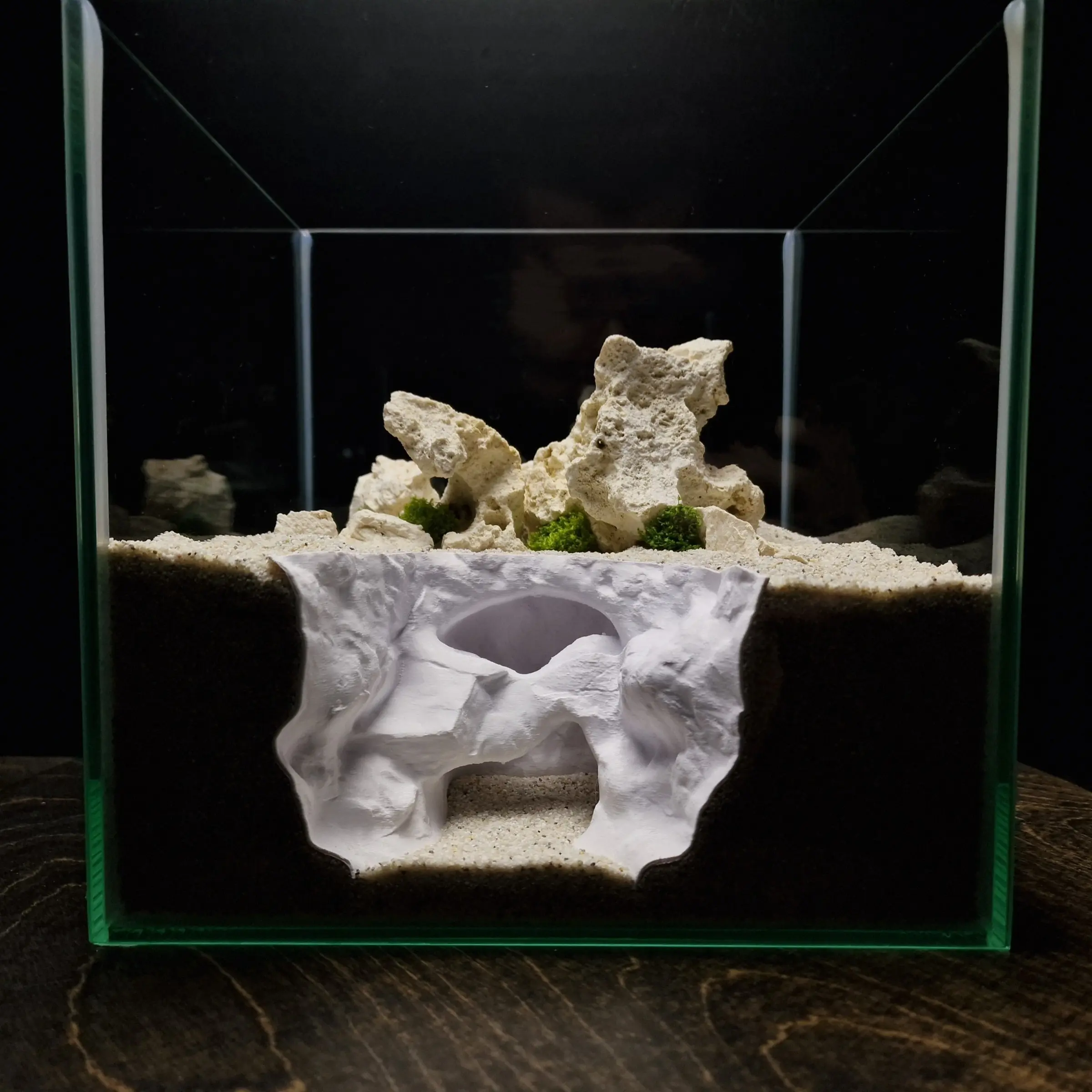 Rocky Surface Fish Tank Decor, Maze Underwater Cave for Guppies and Shrimp, Lizard Gecko Hideout, Aquatic Animal Sun Deck
