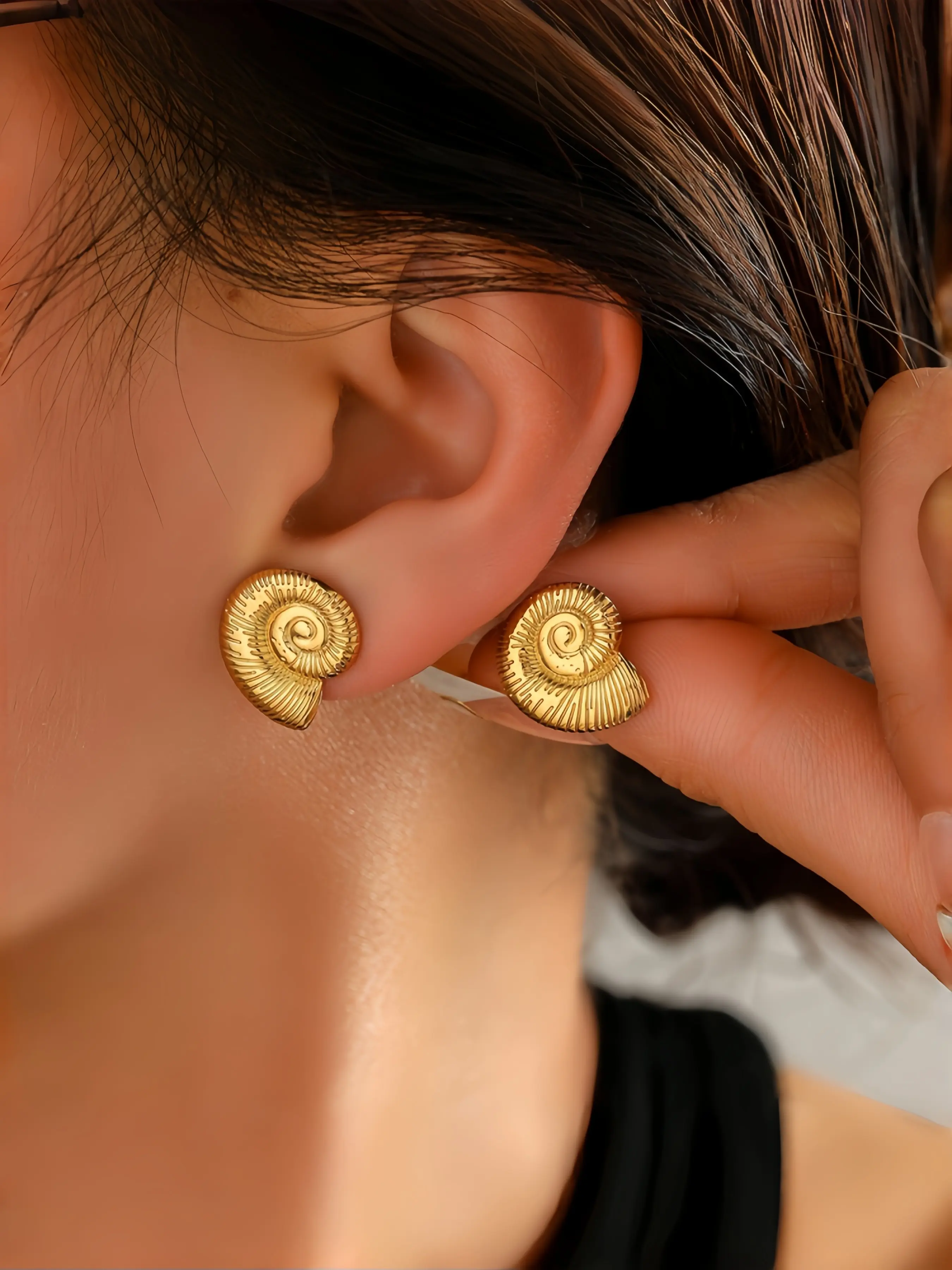 Oceanic Conch Stud Earrings, Lightweight Luxury Stainless Steel Design, Perfect Accessory for Beach Vacations, Graduation Gift