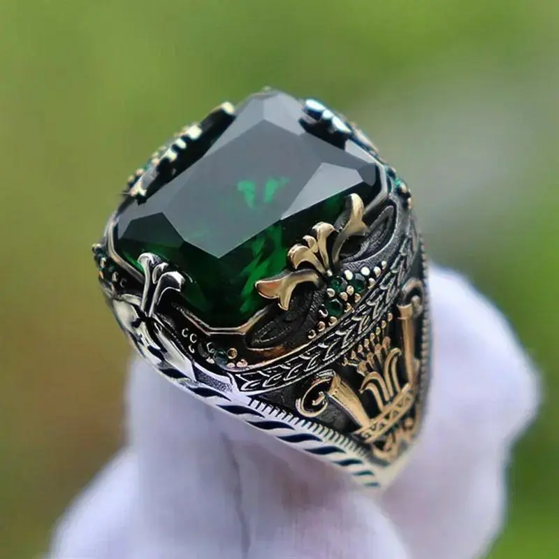 New Inlaid Emerald Men's Luxury Rings for Men Personality Retro Domineering Personality Ring To Attend The Banquet Party Jewelry