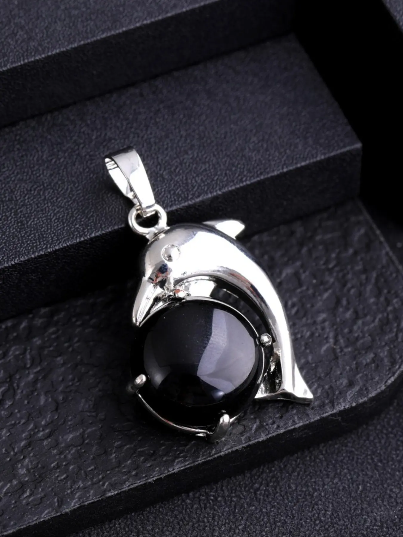 1 piece Natural Pink Quartz Dolphin Pendant Necklace, healing chakra-balancing raw quartz jewelry for women with versatile wax cord, ideal as gifts for Christmas, birthdays and all kinds of festivals