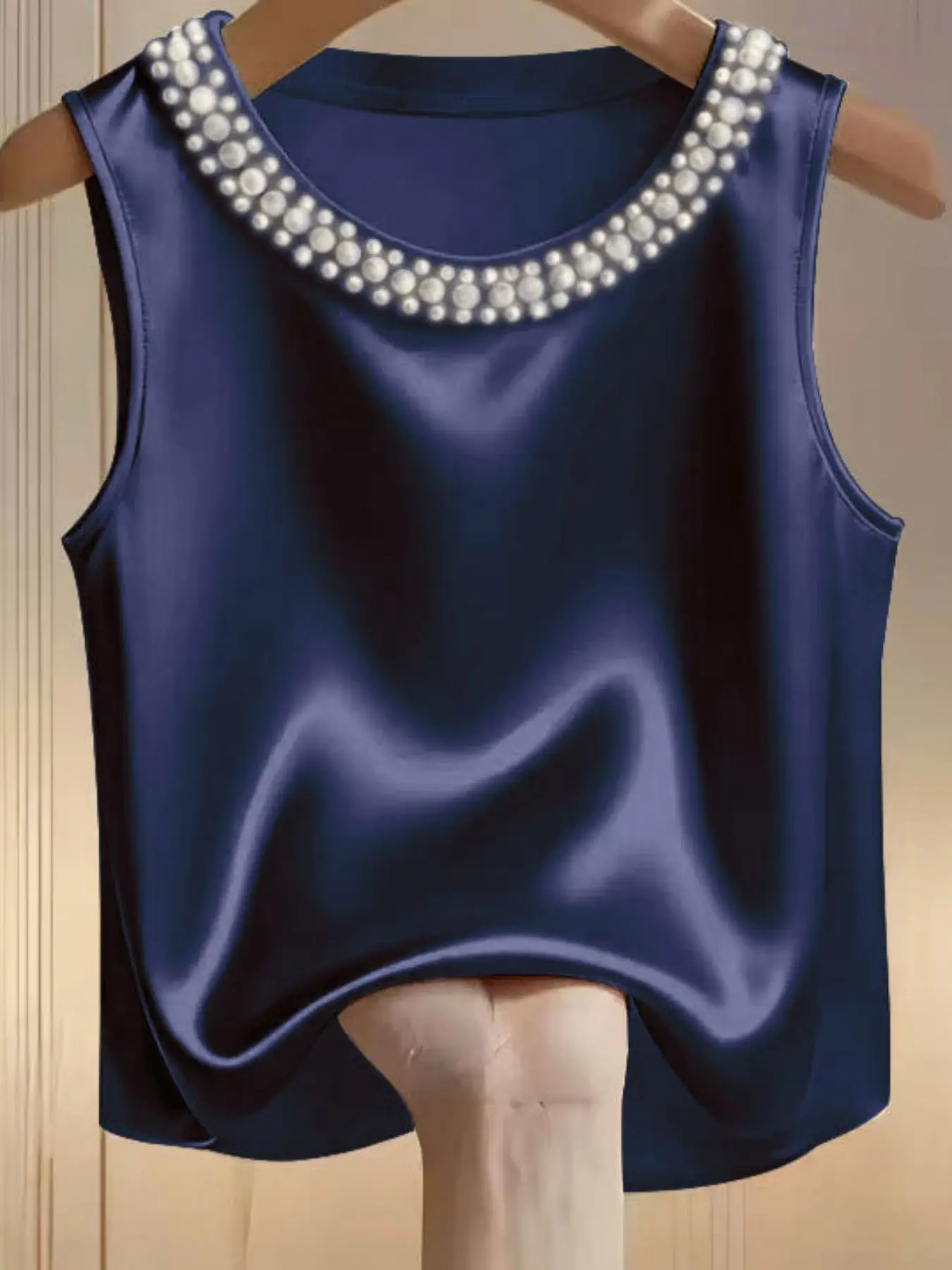 Women's Pearl-Decorated Tank Top, Solid Color Round Neck Sleeveless Blouse, Fashionable Versatile Sexy Style, Loose-Fitting Unlined