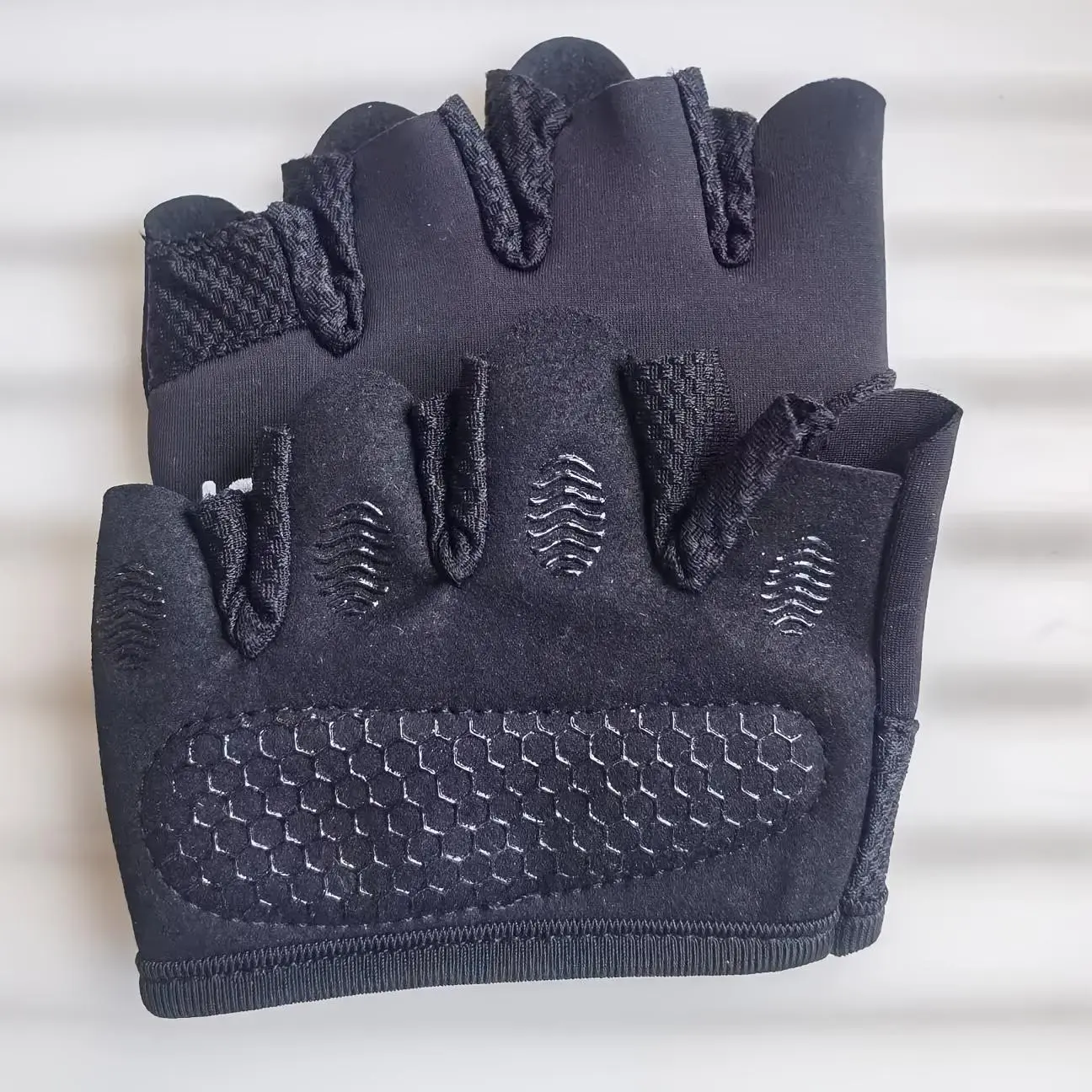 2-Piece Weightlifting Gloves for Men and Women, Short Sport Gloves with Palm Pads, Full Hand Protection for Lifting, Fitness, Training