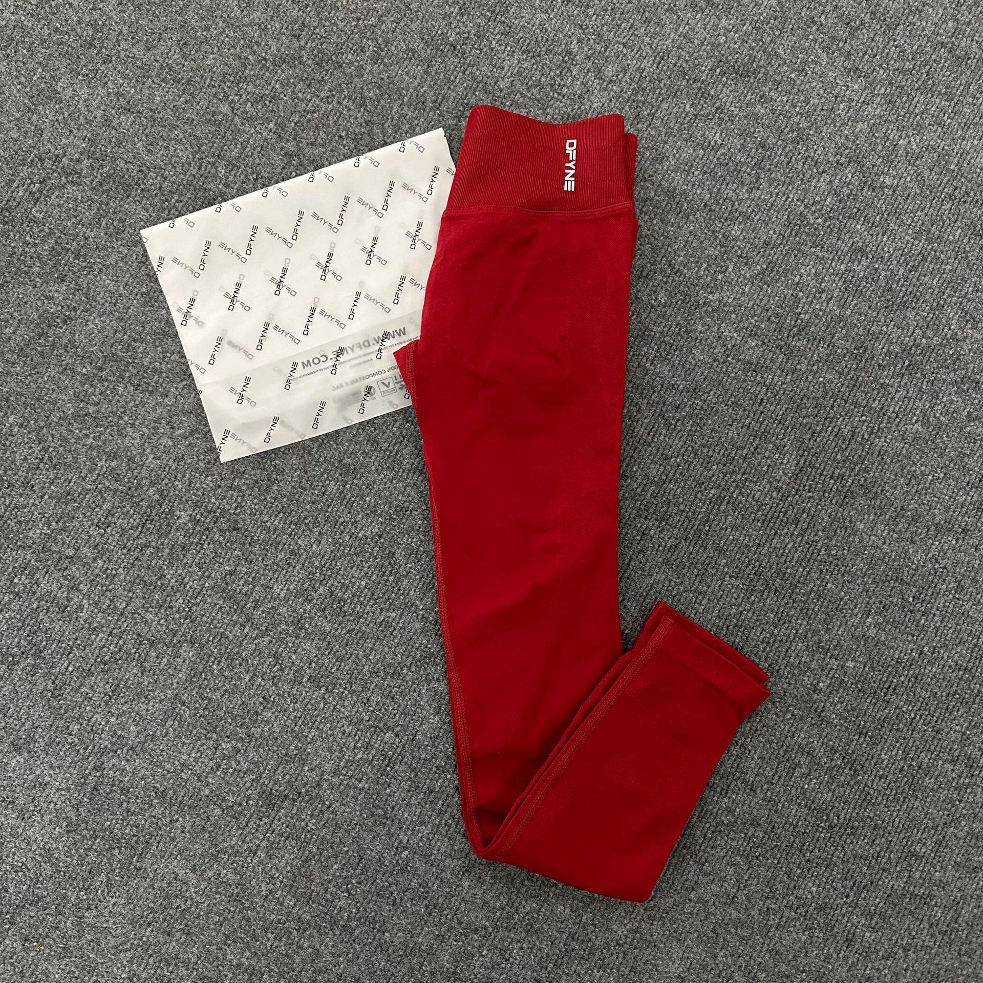 DFYNE's best-selling high-waisted, hip-lifting yoga pants, quick-drying running and training leggings, and bare-skin feel sports leggings are essential for spring and summer.