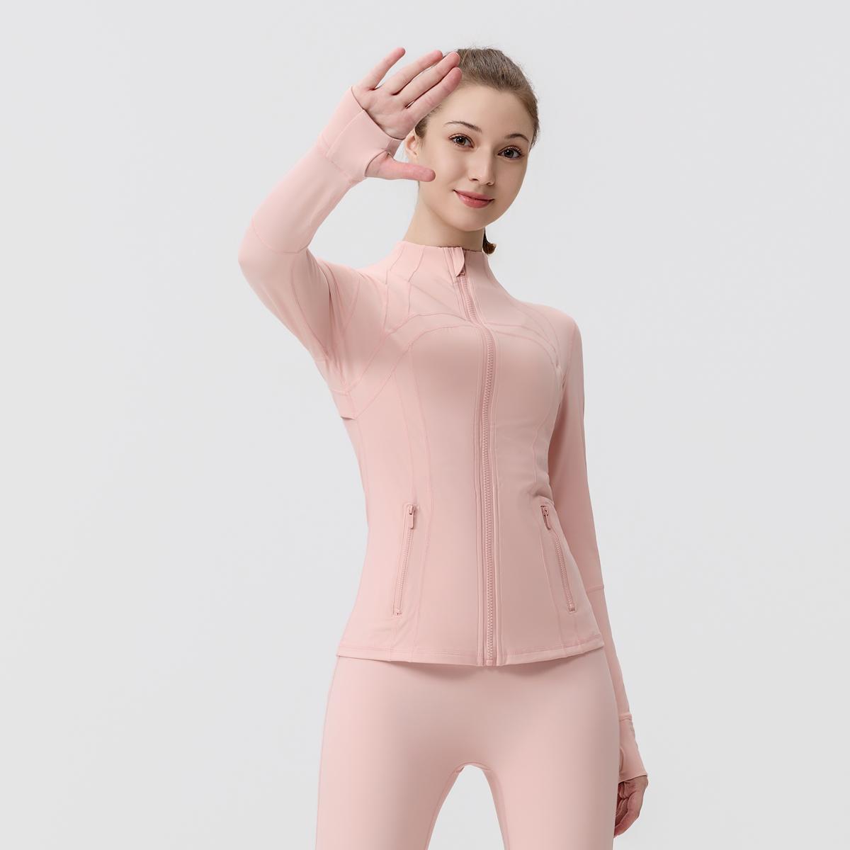 LULU  new summer stand-collar jacket features lightweight, quick-drying fabric that flatters the figure. This sporty, stretchy jacket boasts a slim-fit silhouette.