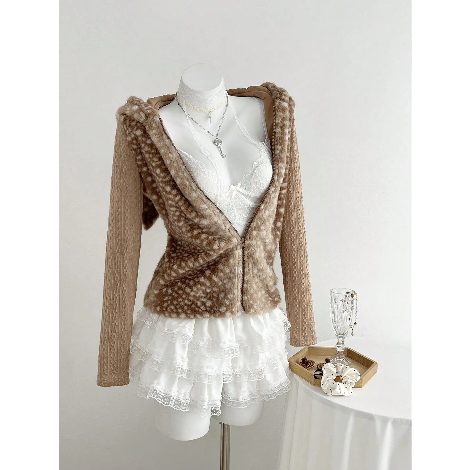 1pc Women's Brown Striped Winter Cute Everyday Jacket With Floral,Deer,Bow Decor,Faux Fur Lining,Zipper Closure,Suitable For Christmas,New Year Party