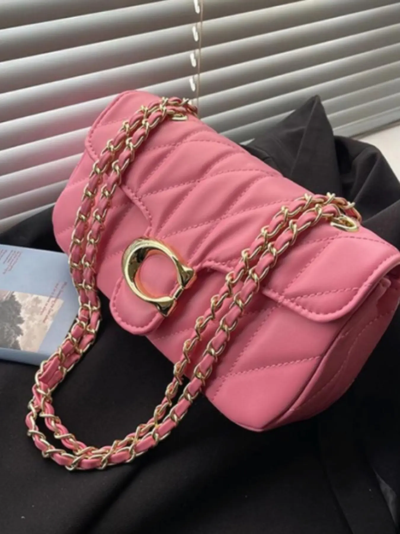 Women's Embroidered Chain Crossbody Shoulder Bag Adjustable Strap Fashion Trendy Purse Daily Use Accessory for Trendsetters