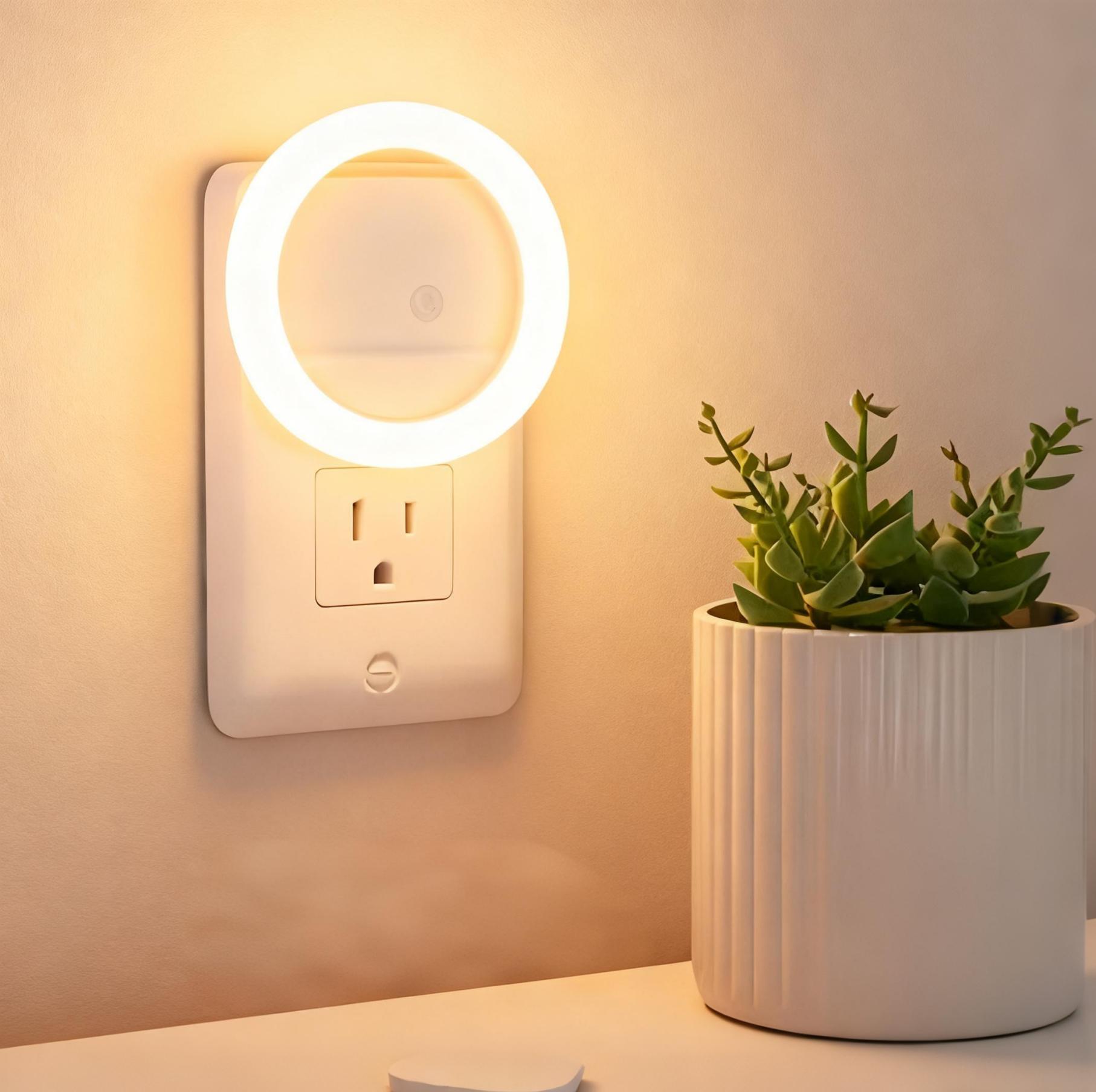Smart Sensor Night Light Plug-in - Automatic LED Nightlight for Hallway, Bathroom & Bedroom