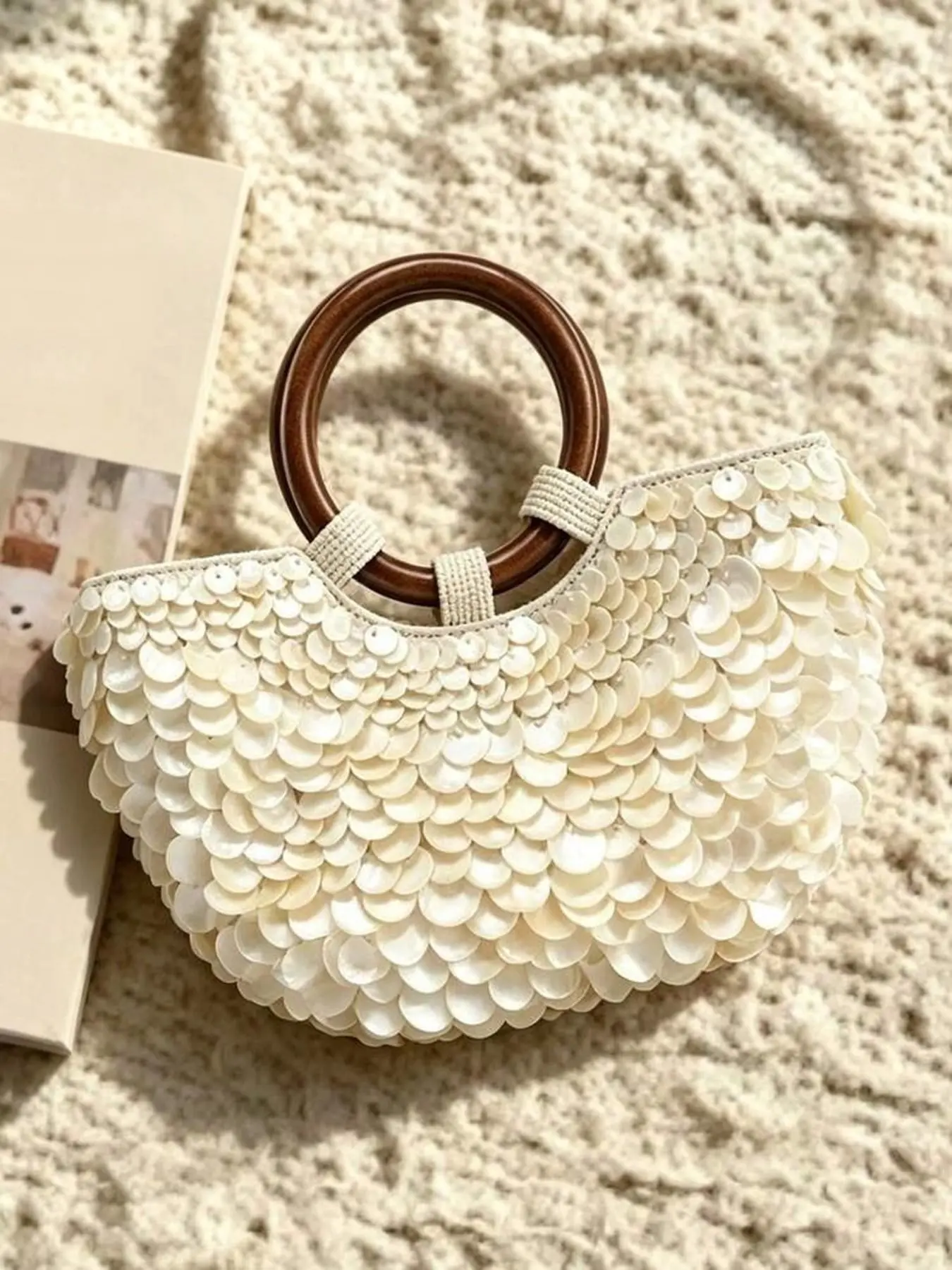 Exquisite retro texture personalized sequin shell bag, Beach Purse, stylish and niche design handbag with atmosphere, can accommodate sunglasses, lipstick, mobile phone, suitable for beach vacation, attending friend gatherings, dating