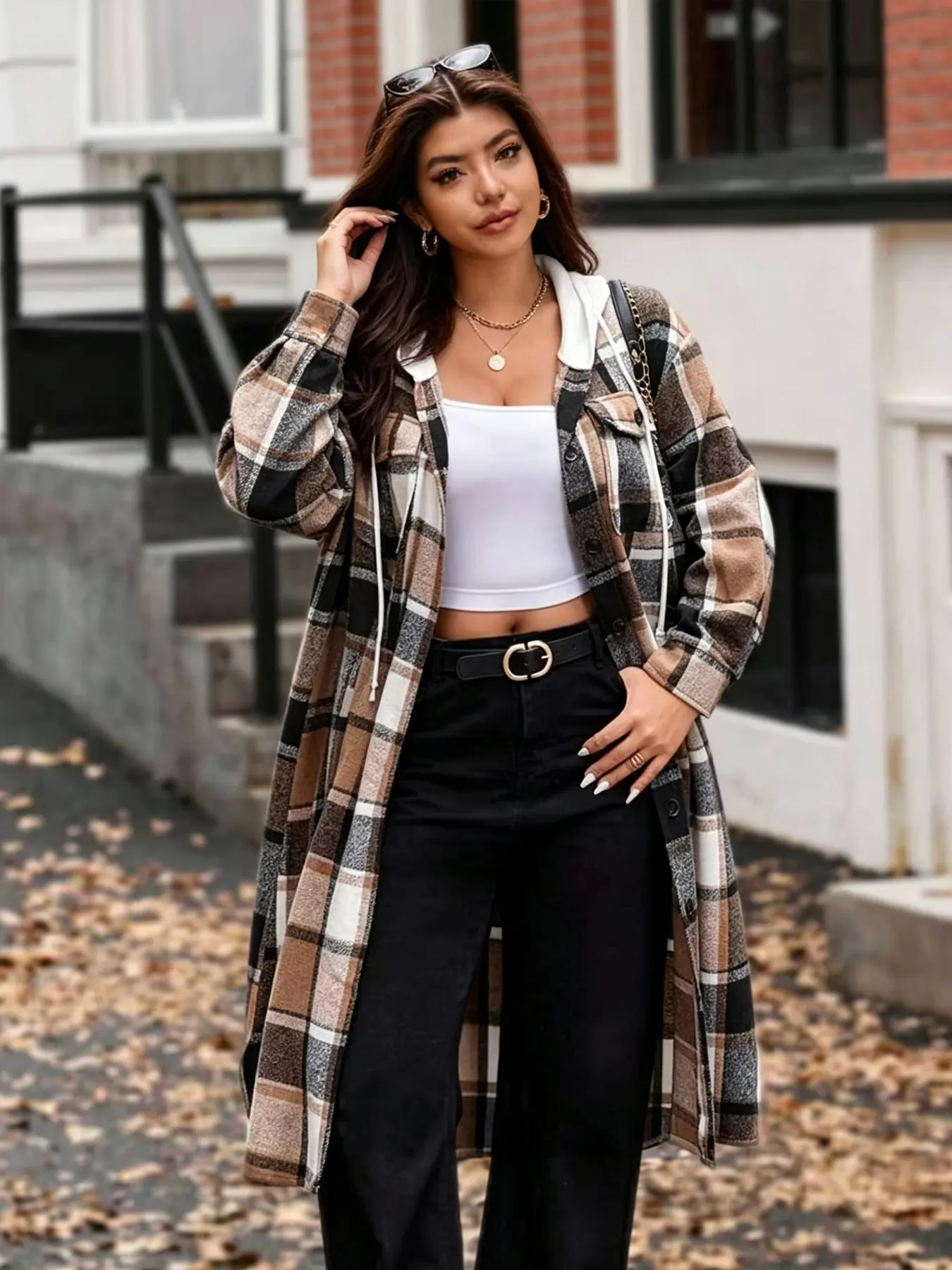 A women's fashionable long and versatile loose plaid jacket, with a retro and relaxed style, contrasting plaid design, new autumn and winter styles, suitable for dates, parties, city strolls, coffee shops, outdoor walks Casual