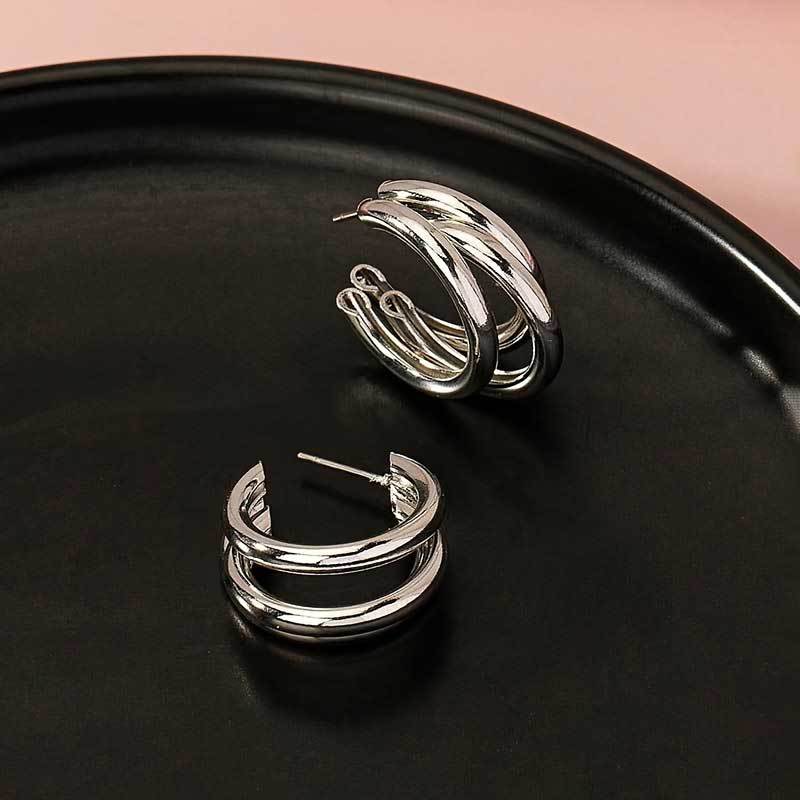 New women's earrings: luxurious, high-end, and elegant. minimalist and versatile, perfect for everyday wear and commuting