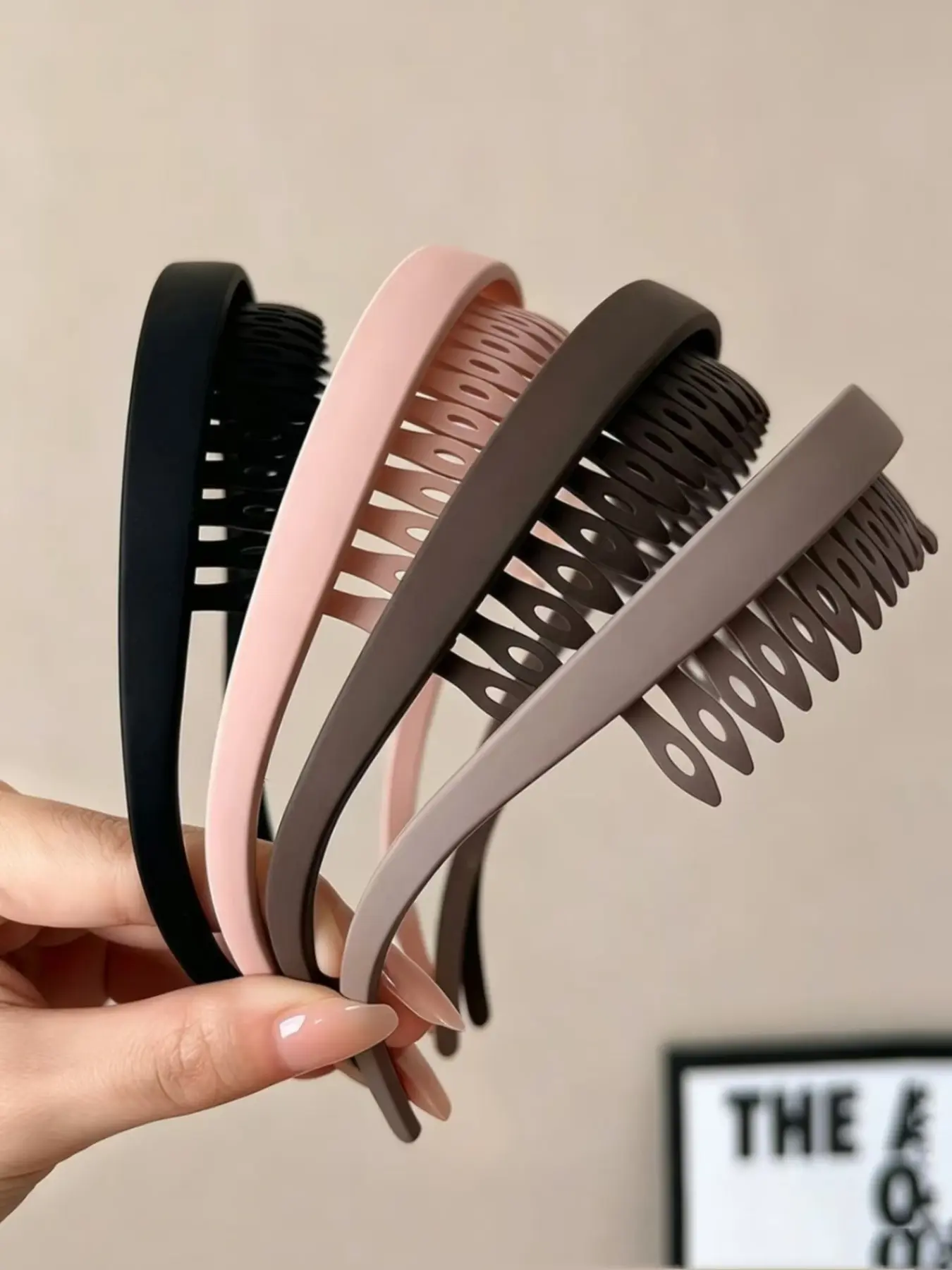 4pcs Matte Textured Anti-Slip Hair Bands forWomen Simple High-End Versatile Daily Use Idealfor Washing Makeup Commute and Loose HairManagement Headbands