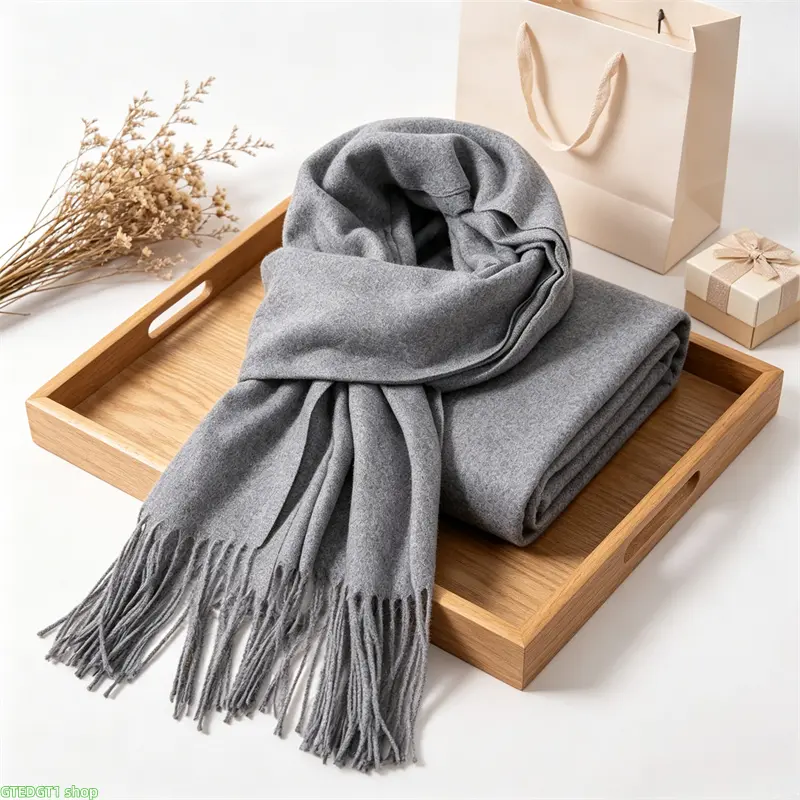 A solid-color fringed scarf with a soft, fluffy texture; a warm, casual, unisex fringed wrap that serves as a stylish accessory for everyday outfits and makes an exquisite gift for men or women; a rich-textured, blanket-style scarf and fashionable solid-c