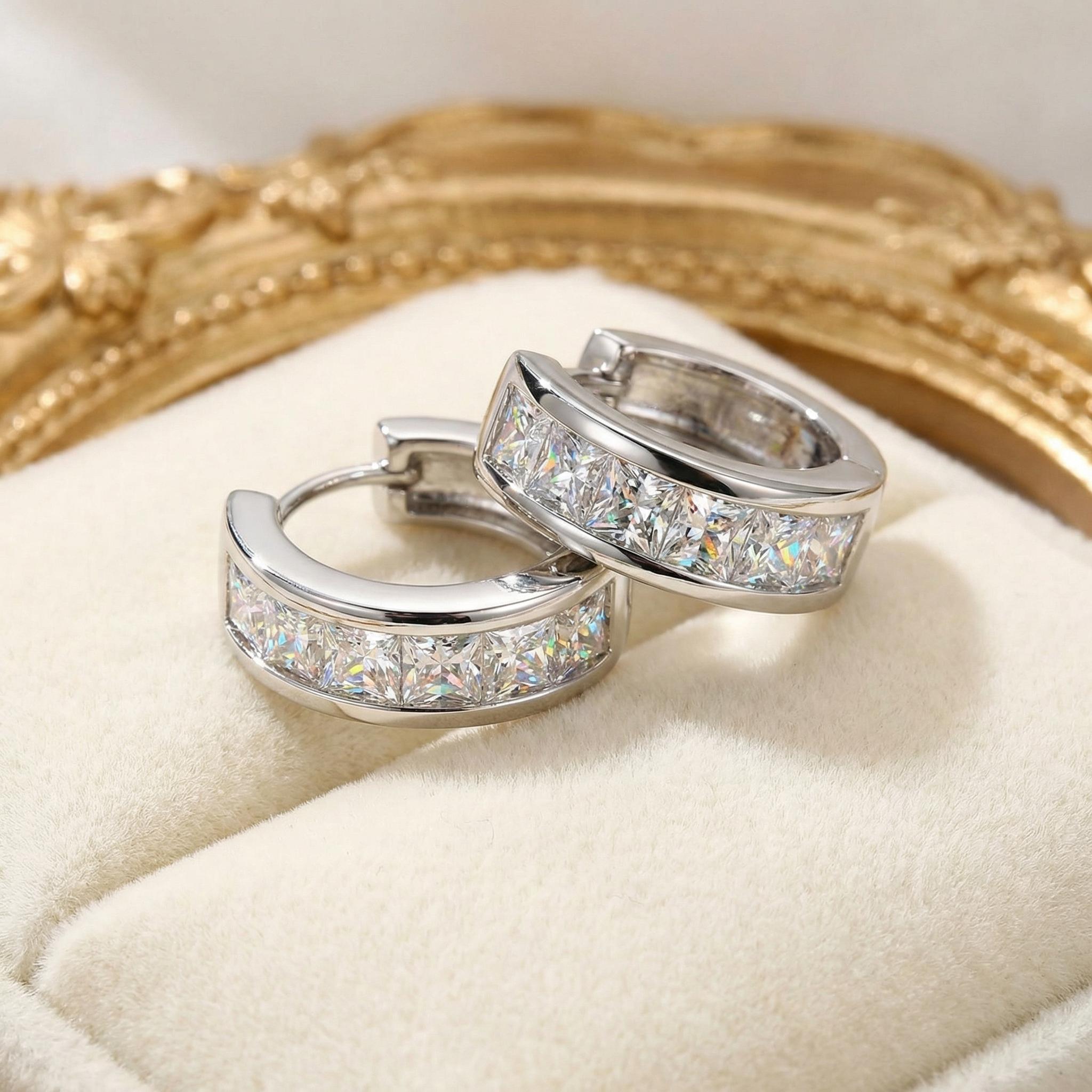 High-quality Brilliant Zircon Earrings Finely Crafted Clear and Sparkling Enhances Face Shape Adds Elegance Ideal for Parties and Gatherings Simple Versatile Design Thoughtful Gift