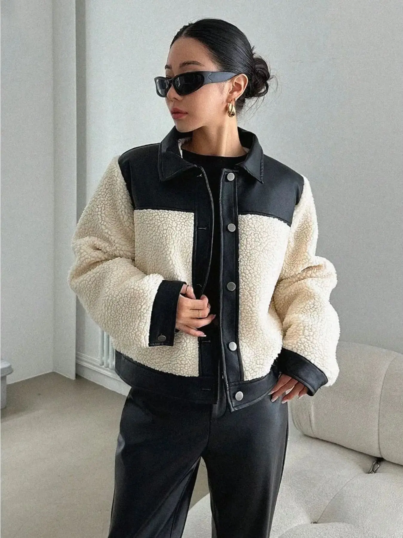 Men's Fake Leather Patchwork Sheepskin Single Button Loose Short Warm Jacket, Fashionable Design, Perfect for Cold Weather